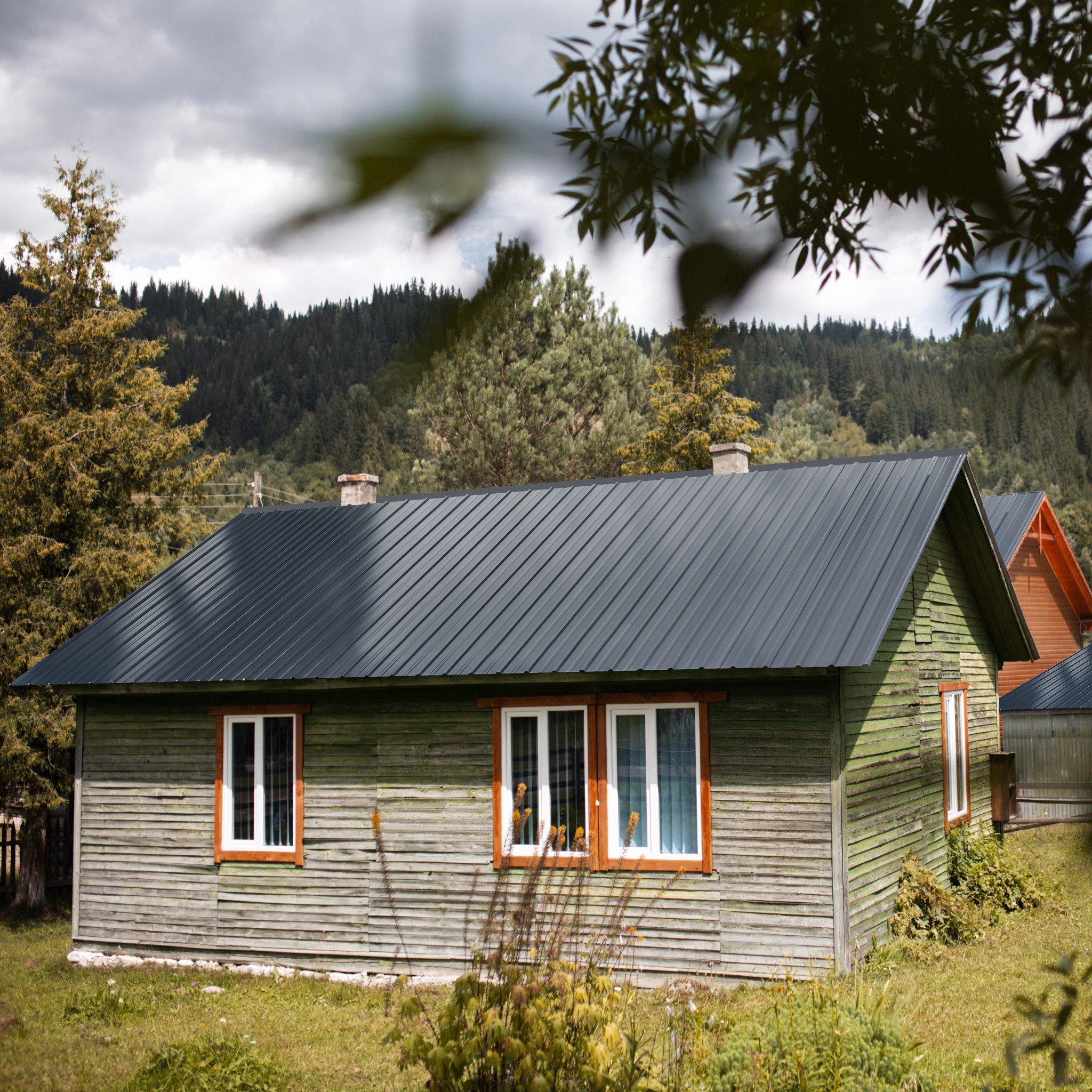 Mondeer Wellplatte Dachplatten(14-tlg), (14-St., inkl. 100 Schrauben), Trapezblech-Set, 8,3 m² Abdeckfläche, 105*57cm, Dunkelgrau