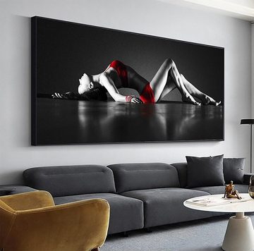 TPFLiving Kunstdruck (OHNE RAHMEN) Poster - Leinwand - Wandbild, Nackte Frau in roter Lingerie - Akt mit rotem Nachthemd (Leinwand Wohnzimmer, Leinwand Bilder, Kunstdruck), Farben: Schwarz, Weiß, Rot - Größe 20x30cm