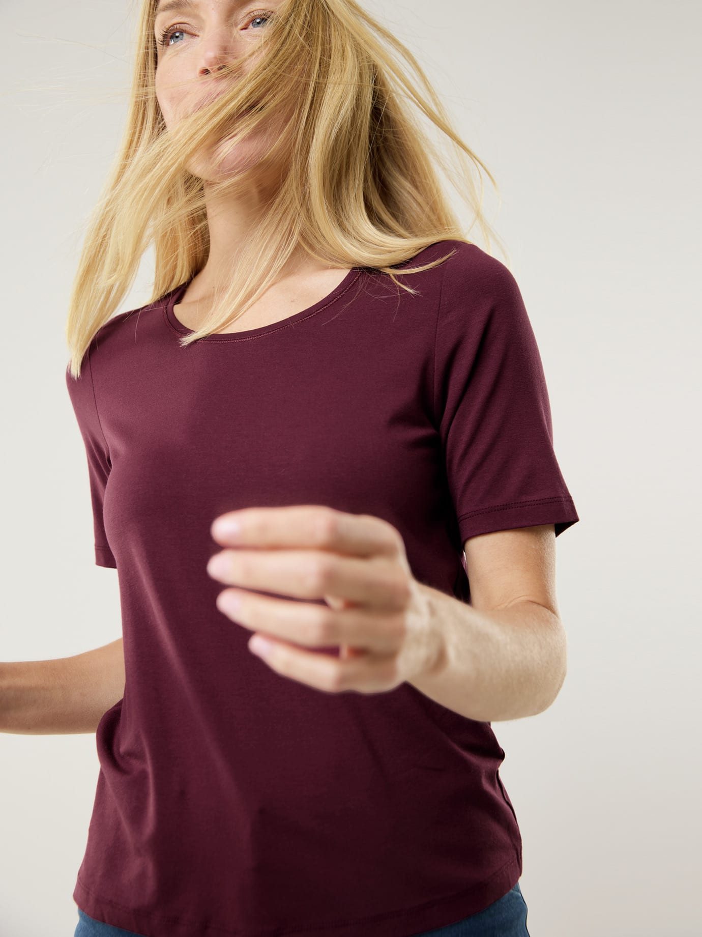 Walbusch T-Shirt Damen Viskose Shirt Rundhals Kurzarm leicht tailliert pflegeleicht Zart glänzende Jersey-Qualität, elastischer Sitz
