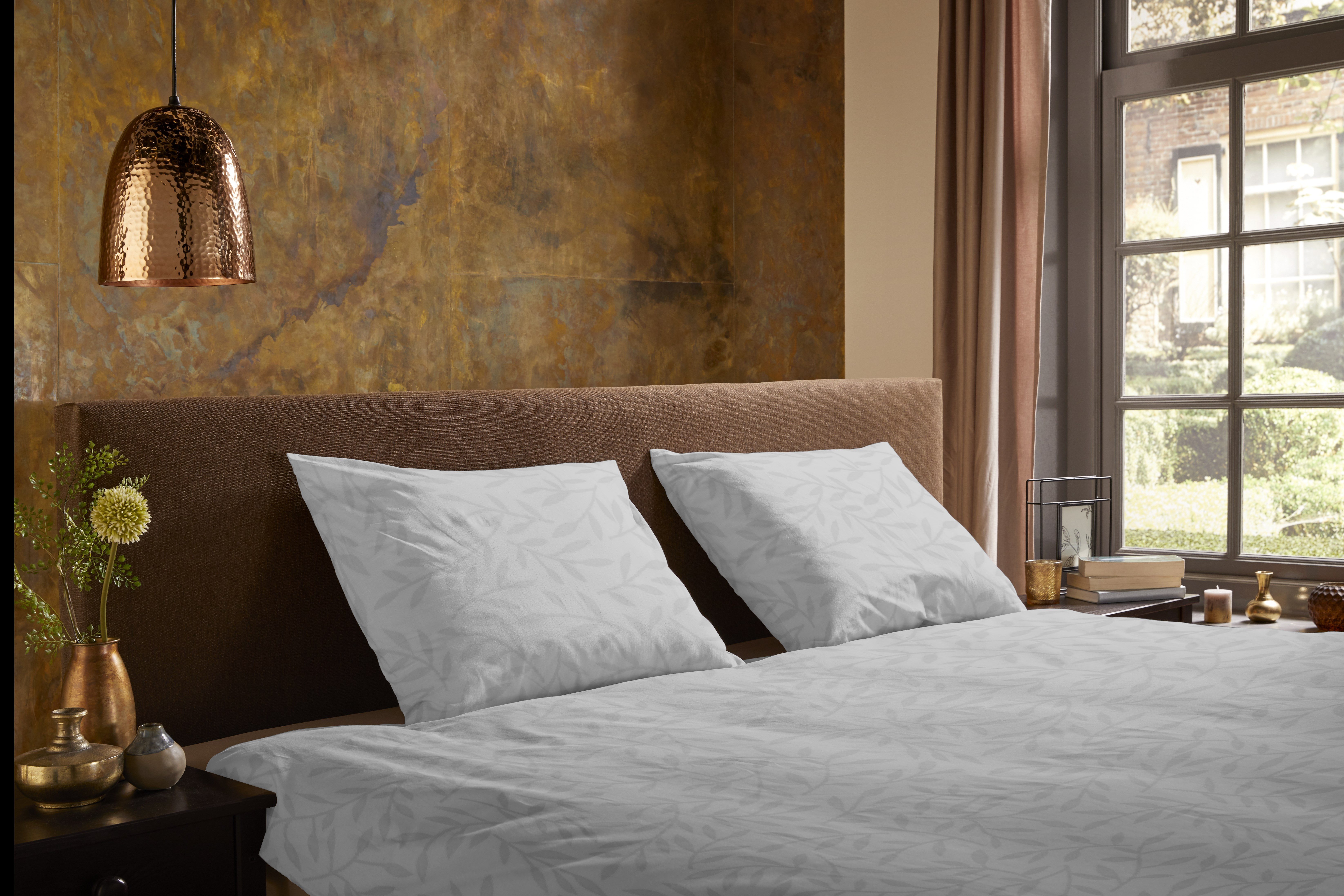 PURE luxury collection Wendebettwäsche Venlo, Microfaser, 2 teilig, Mikrofaser, Pflegeleicht, Reißverschluss, Wende, 3D, blume, uni muster