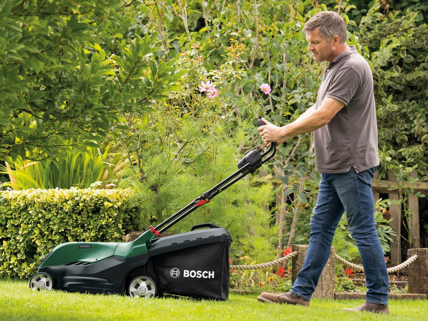 Thumbnail - Bosch Home & Garden Akkurasenmäher AdvancedlRotak 36V-40-650, 40 cm Schnittbreite, mit 2xAkku 36V/2,0 Ah und Ladegerät