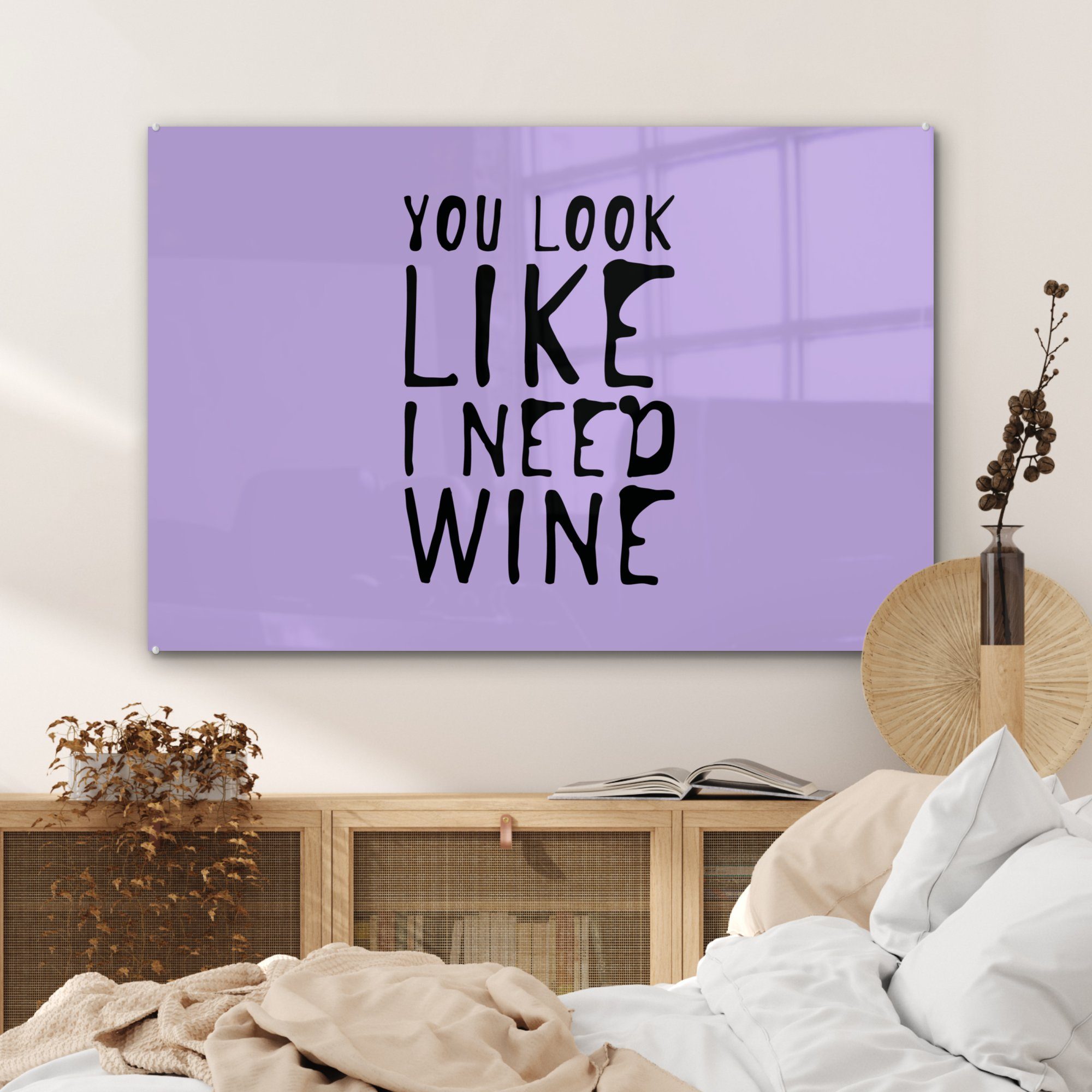 Schlafzimmer aus, MuchoWow Acrylglasbilder St), einem siehst Acrylglasbild als vor Zitat & lila, Wohnzimmer Wein" (1 ich "Du bräuchte