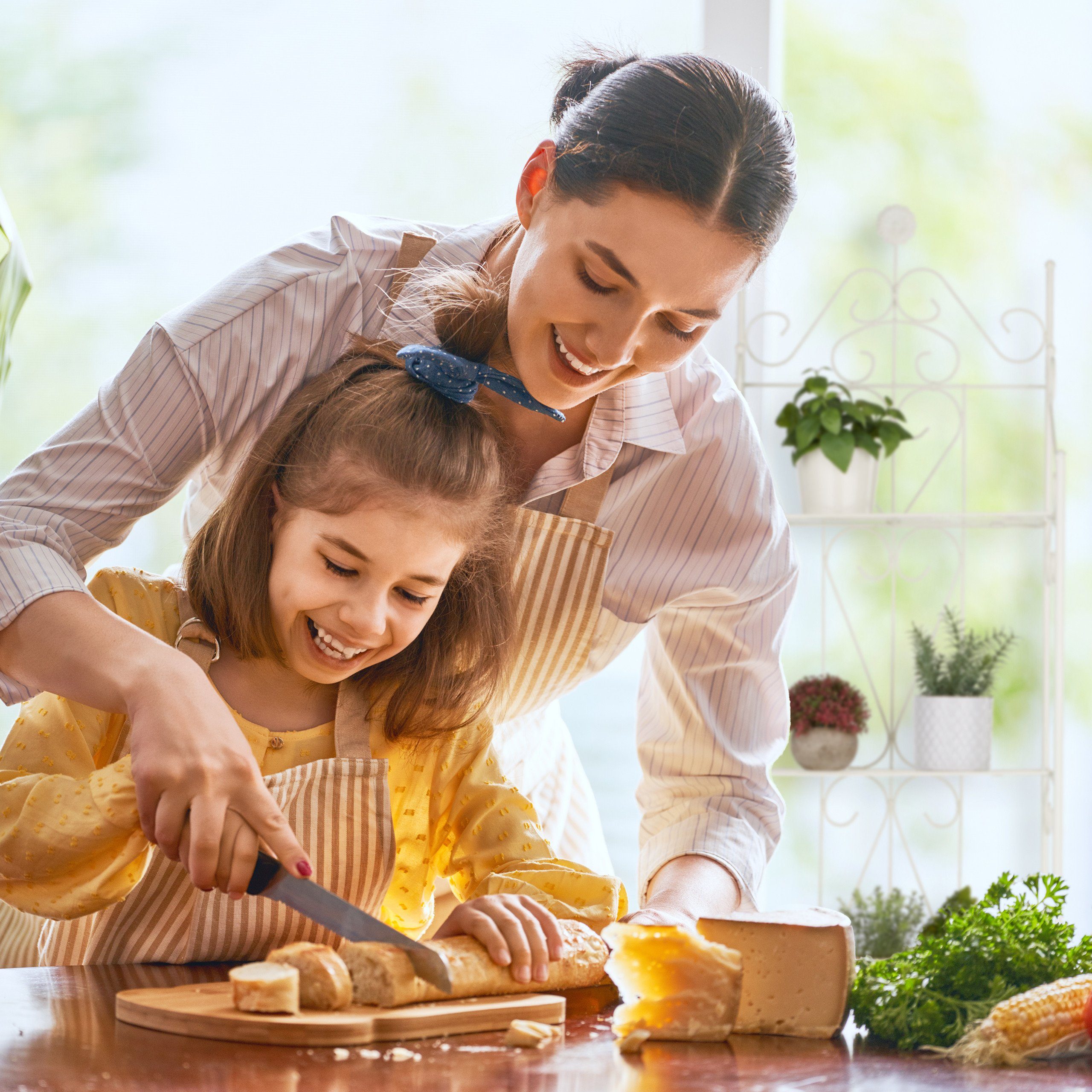 relaxdays Blumenständer Pflanzenregal Metall 4 Ablagen