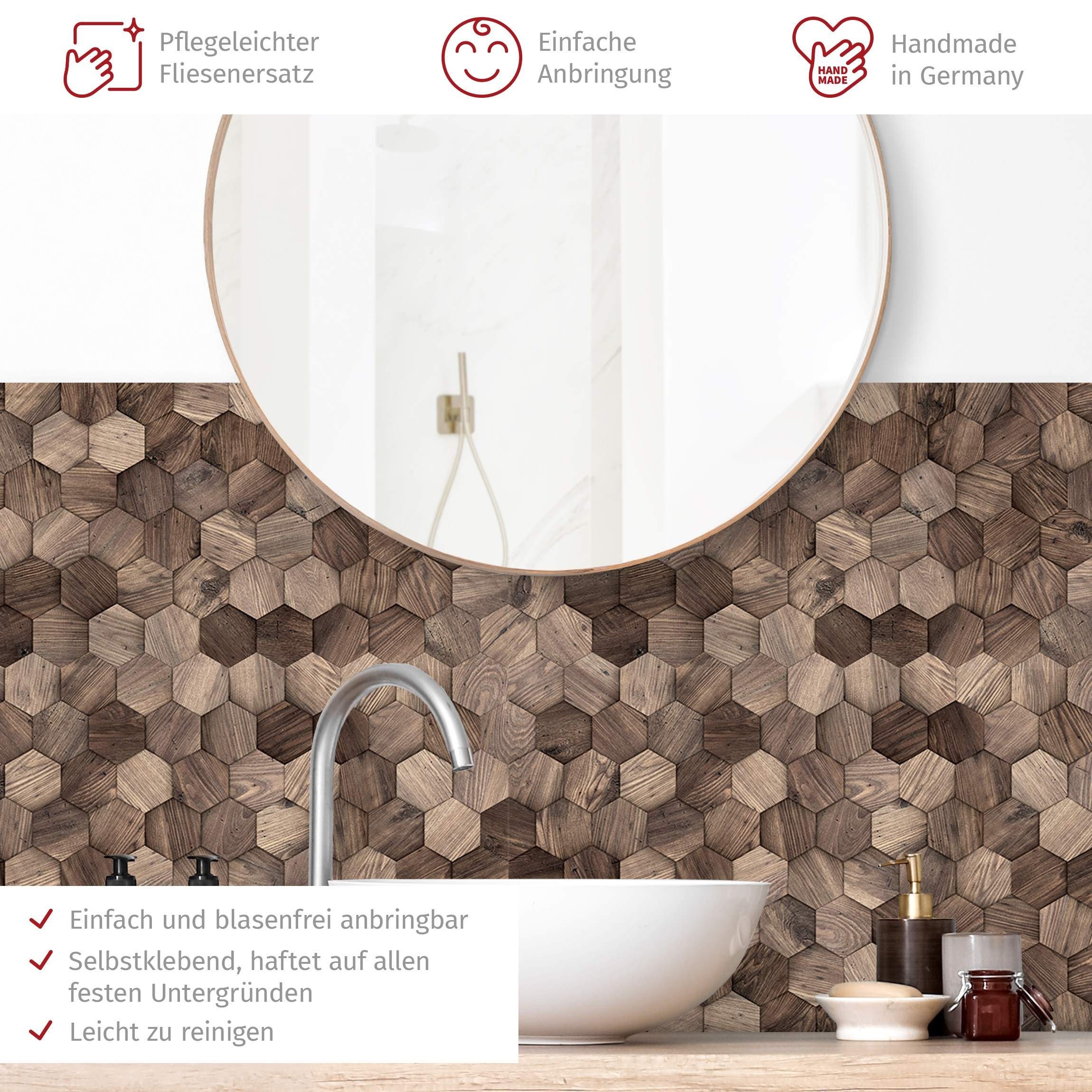 Bilderdepot24 Badrückwand braun fugenlose Wandverkleidung Bad modern, (Hartfolie matt » Selbstklebend SMART 0,35 mm), wasserfestes Wandpaneel Holz Hexagone Muster Eiseiche
