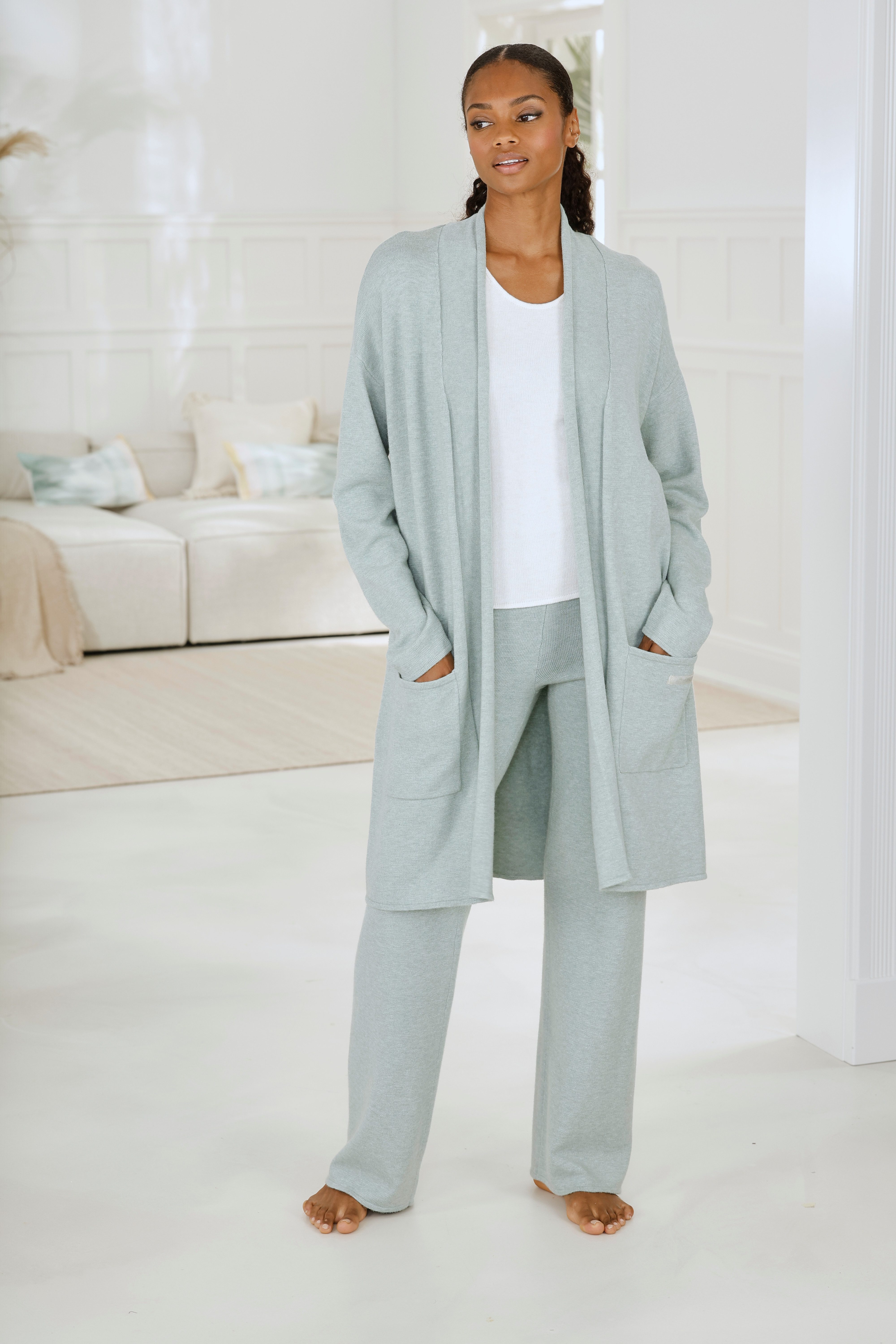 LASCANA Longstrickjacke mit aufgesetzte Taschen und Umlegekragen, Loungewear