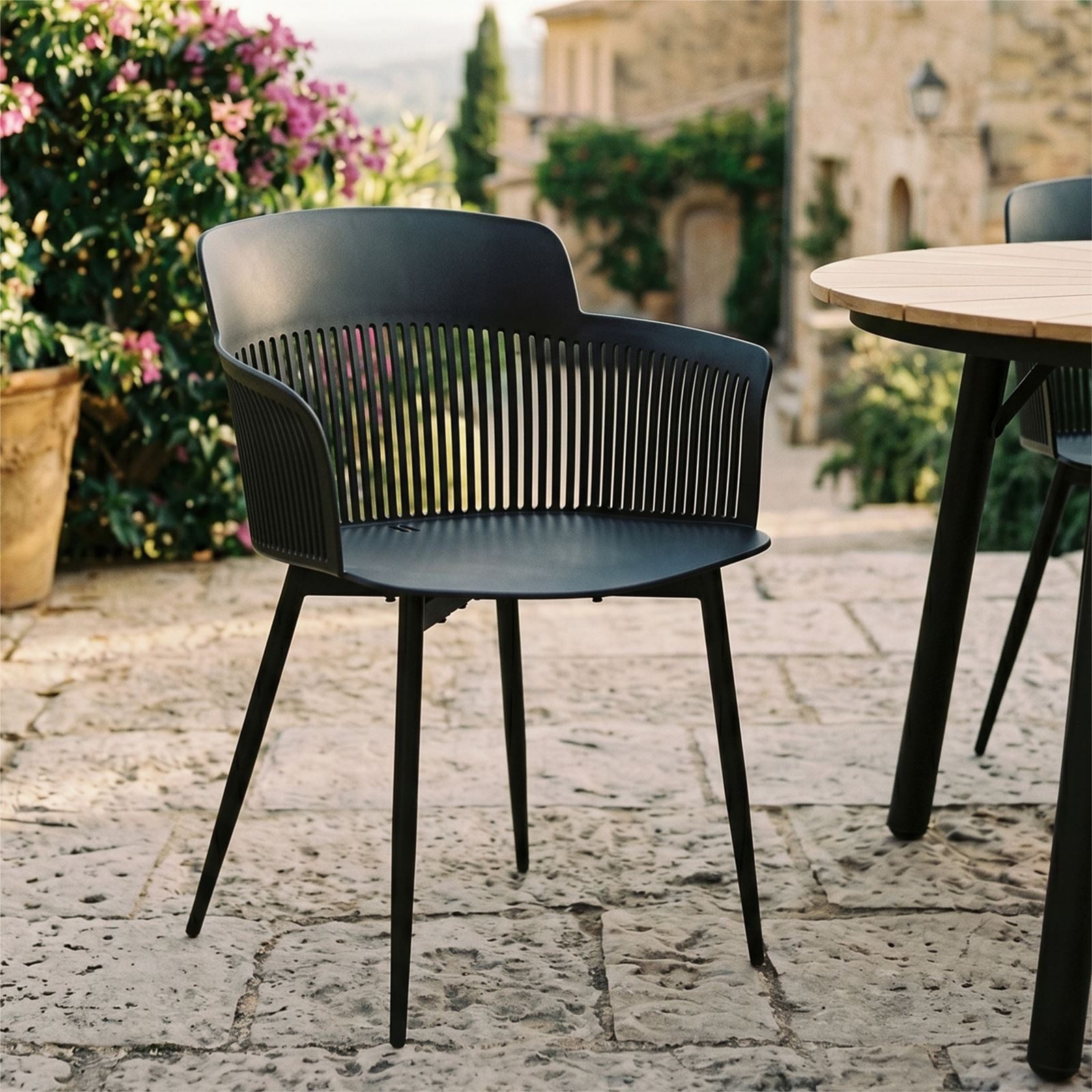 IDIMEX Gartenstuhl MANTEY (4 St), Terrassenstühle 4er Set mit Armlehnen aus Kunststoff & Metall Schwarz