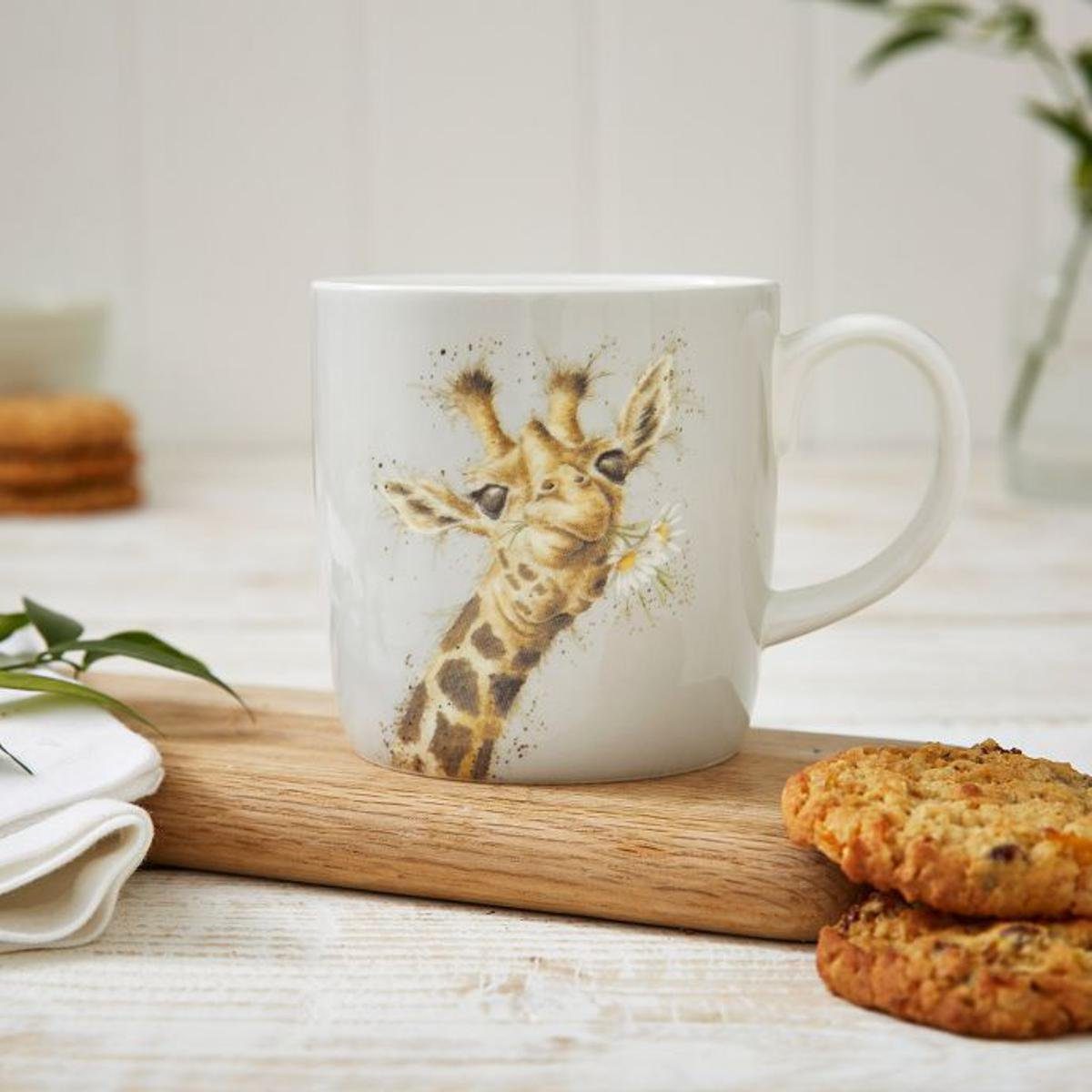 Wrendale Becher Wrendale Designs Porzellan-Becher Giraffe Daisy, ca. 400 ml, Porzellan