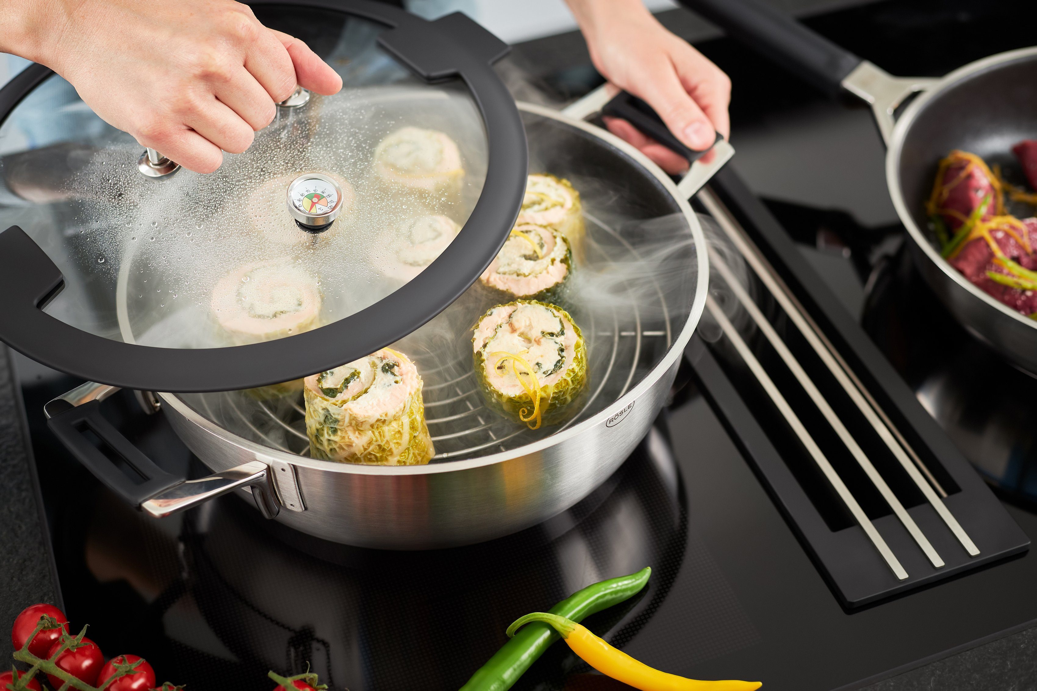 RÖSLE Dampfgartopf SILENCE PRO, Edelstahl 18/10, Dampfkochtopf mit Deckelthermometer und Ablagerost, Induktion