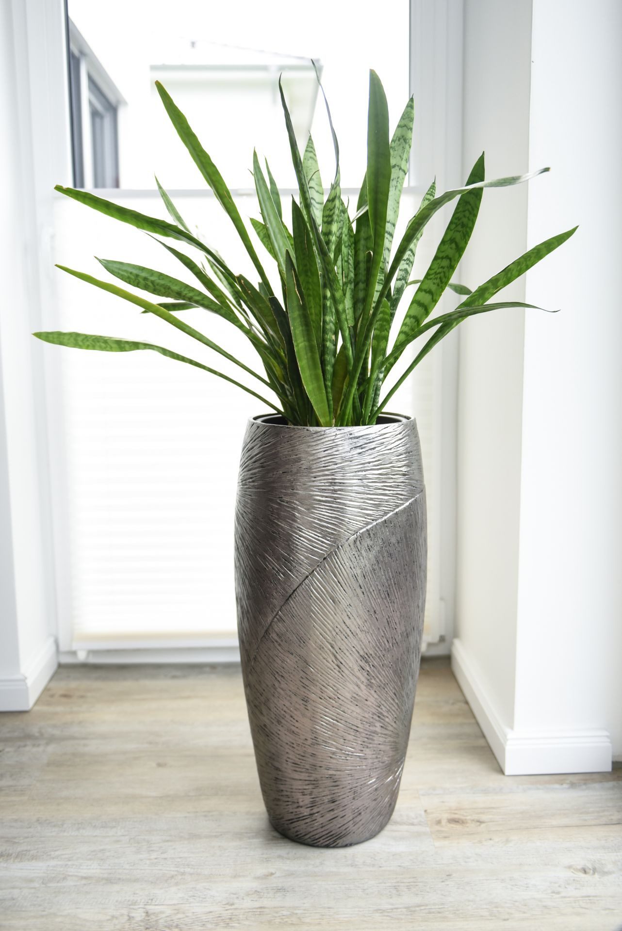 VIVANNO Bodenvase Fiberglas ROYAL Rund - Solissilber Mit Muster (1 St), 33x73 cm – Bild 4 von 5