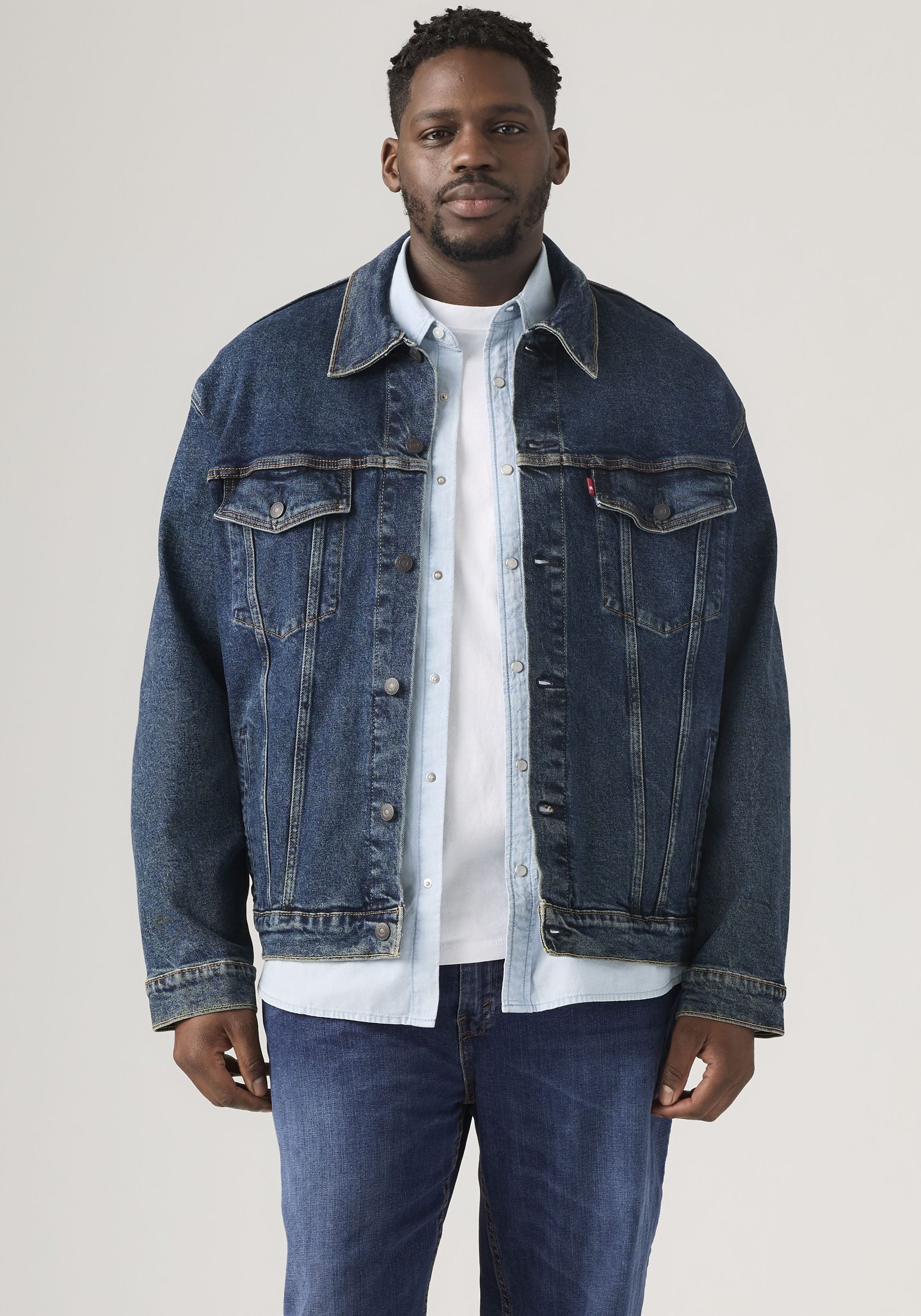 Levi's® Plus Jeansjacke BIG TRUCKER mit Knopfleiste und Brusttaschen