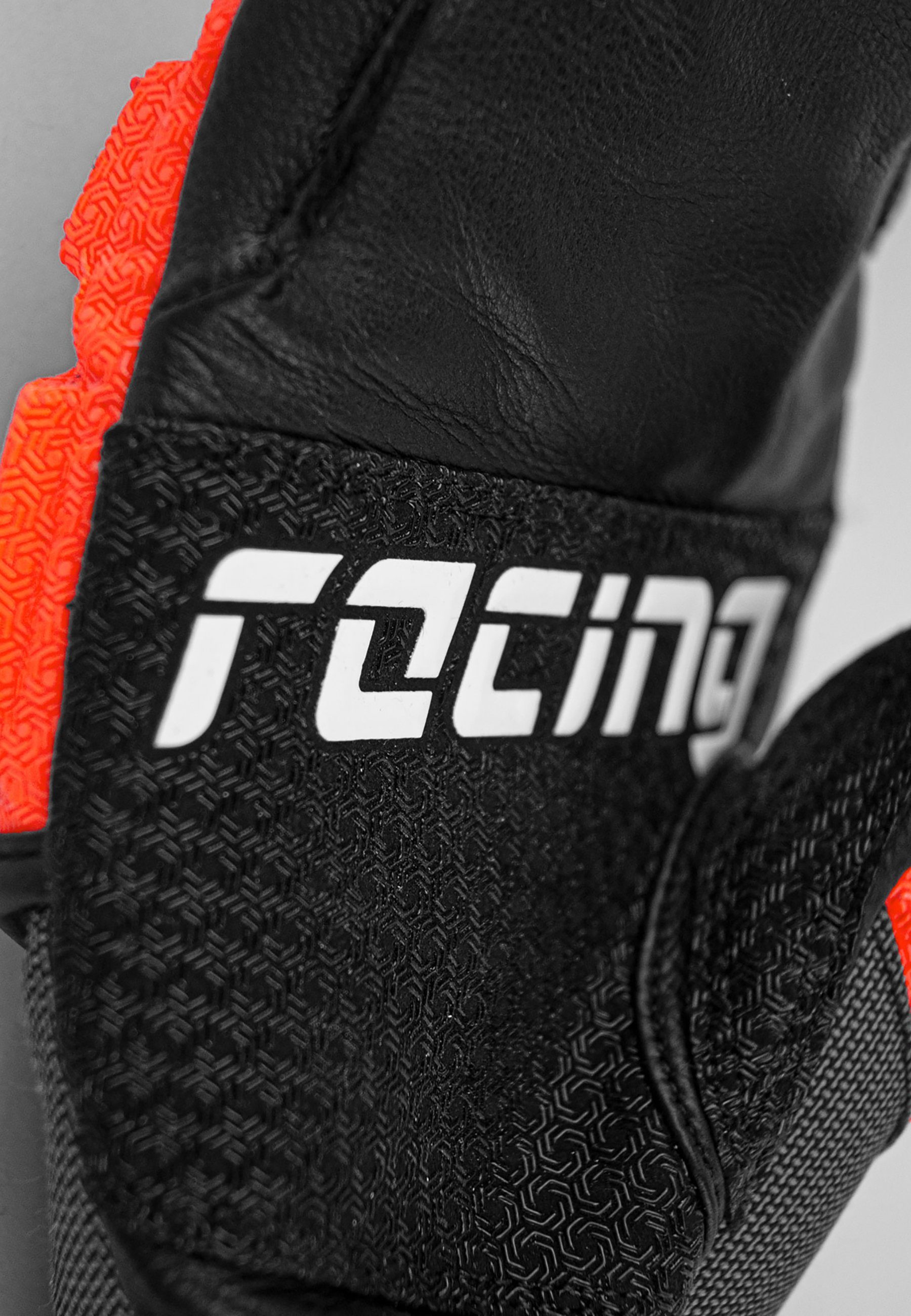 Fingerfutter Warrior mit Worldcup Reusch eingearbeitetem Fäustlinge