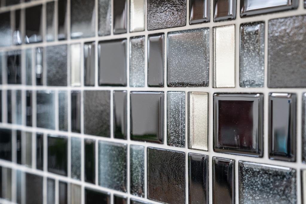 Mosani Mosaikfliesen Glasmosaik Crystal Matten 10 / Mosaik glänzend schwarz