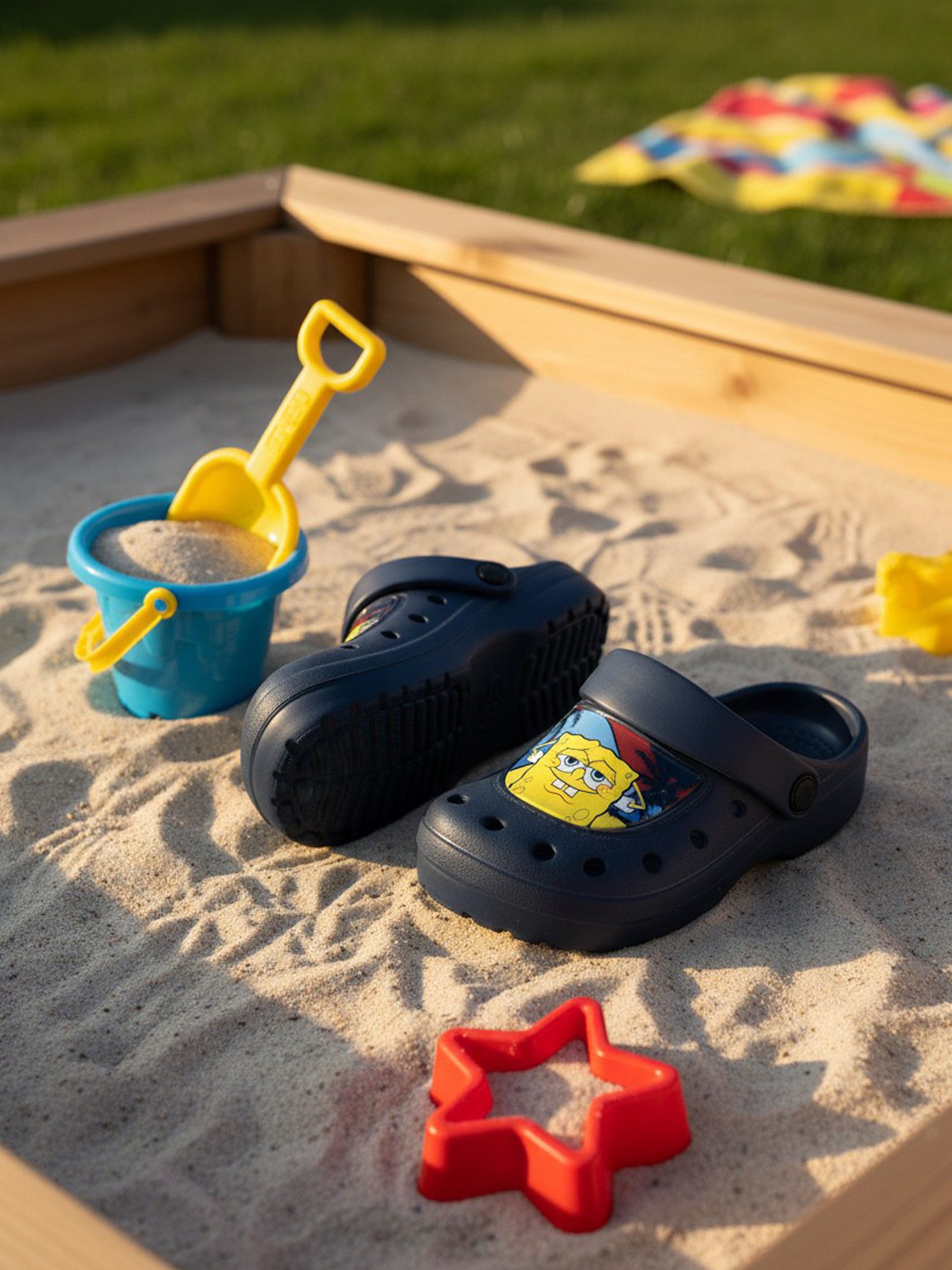 United Labels® Spongebob Schwammkopf Clogs Palme Sandalen Pantoletten Gartenschuhe Badesandale