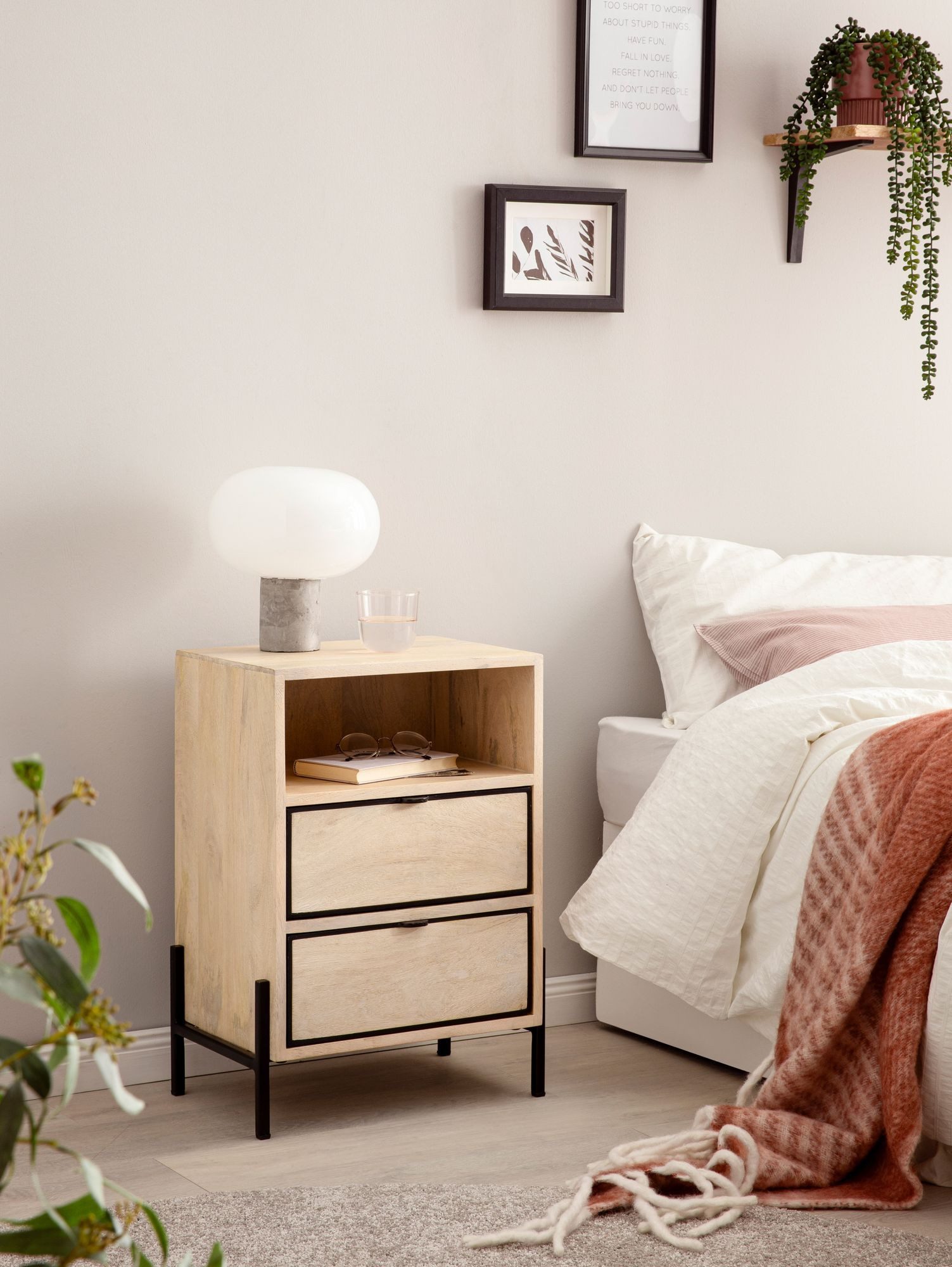 Wohnling Nachttisch WL6.787 Boxspringbett Massivholz / Metall 43x60x30 cm Nachtkommode (Mango Massivholz / Metall 43x60x30 cm Nachtschrank), Nachtkonsole mit Schubladen, Nachtkästchen Modern