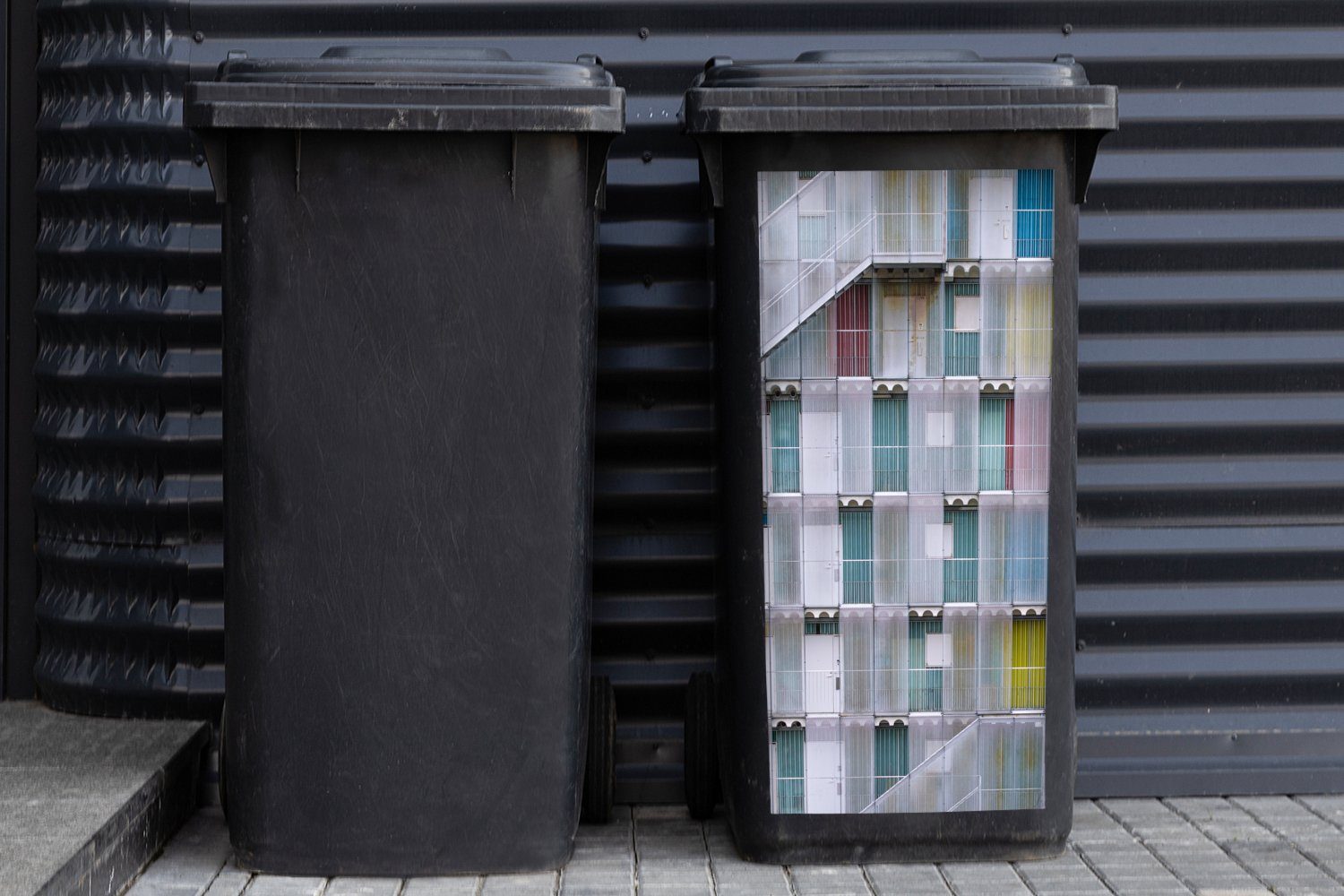 - Mülltonne, Architektur - - Abfalbehälter Sticker, Türen Wohnungen Mülleimer-aufkleber, Treppe Wandsticker MuchoWow (1 Container, St),