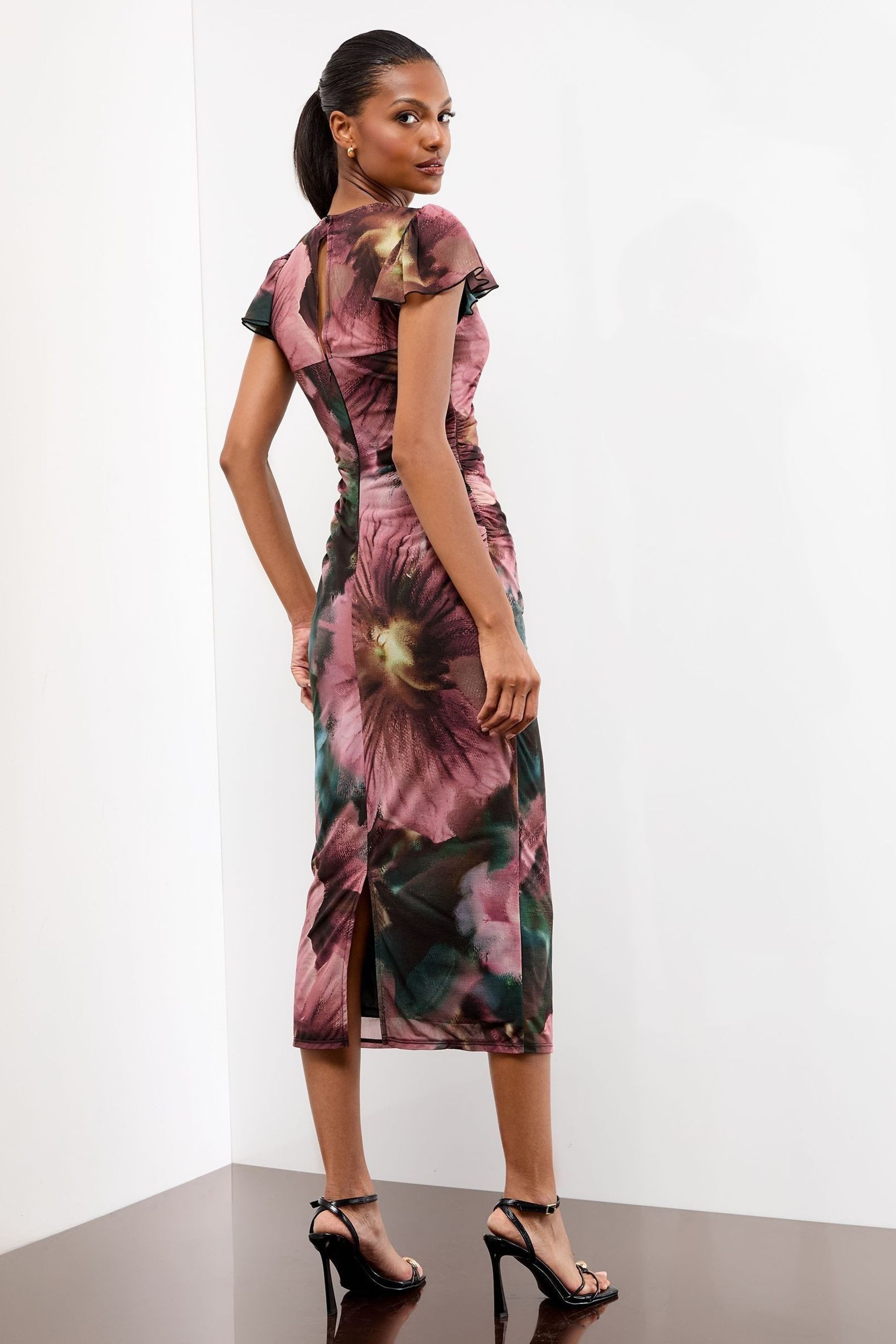 LIPSY Midikleid Lipsy Midikleid mit Flatterärmeln, Petite (1-tlg) günstig online kaufen