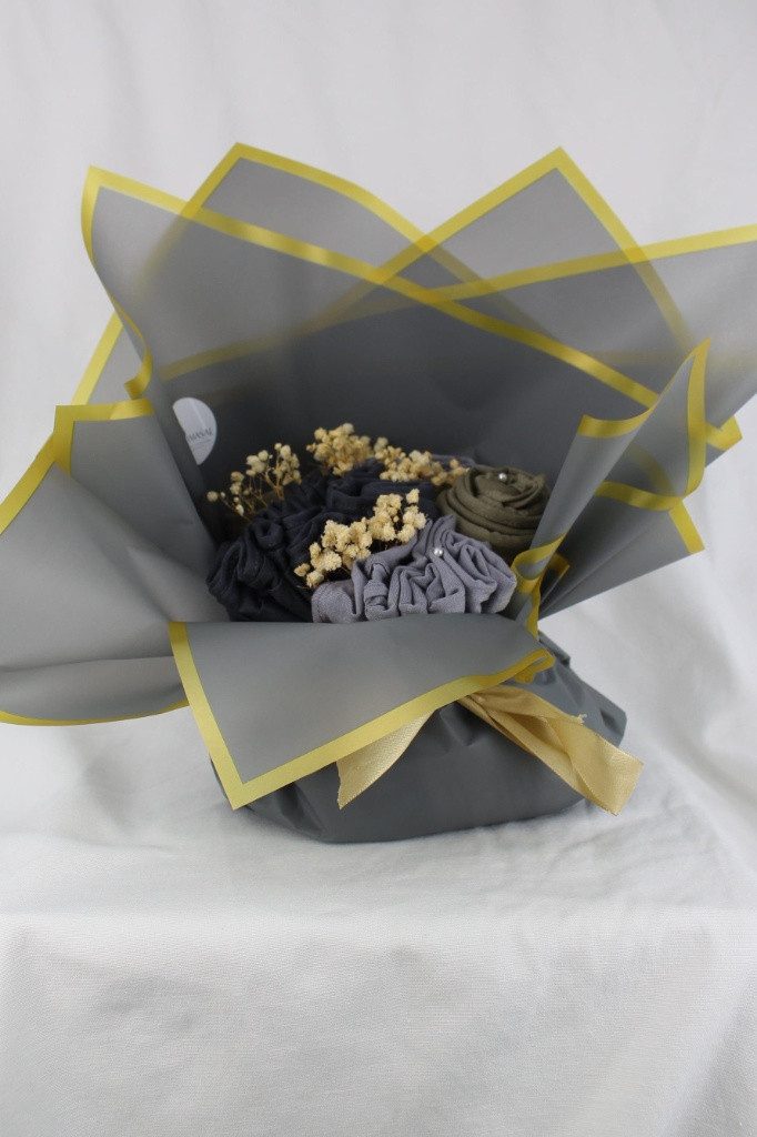 Aymasal Kopftuch Hijab Bouquet Strauss - Geschenkstrauß persönliches Geschenk Islam, (Mehrteiliges Set, 3 Jersey Hijabs, 4 Hijab Nadeln, Bouquet Geschenkverpackung), Hijab Geschenkstrauß Jersey Kopftuch Set 3 Tücher Geschenkidee für Eid