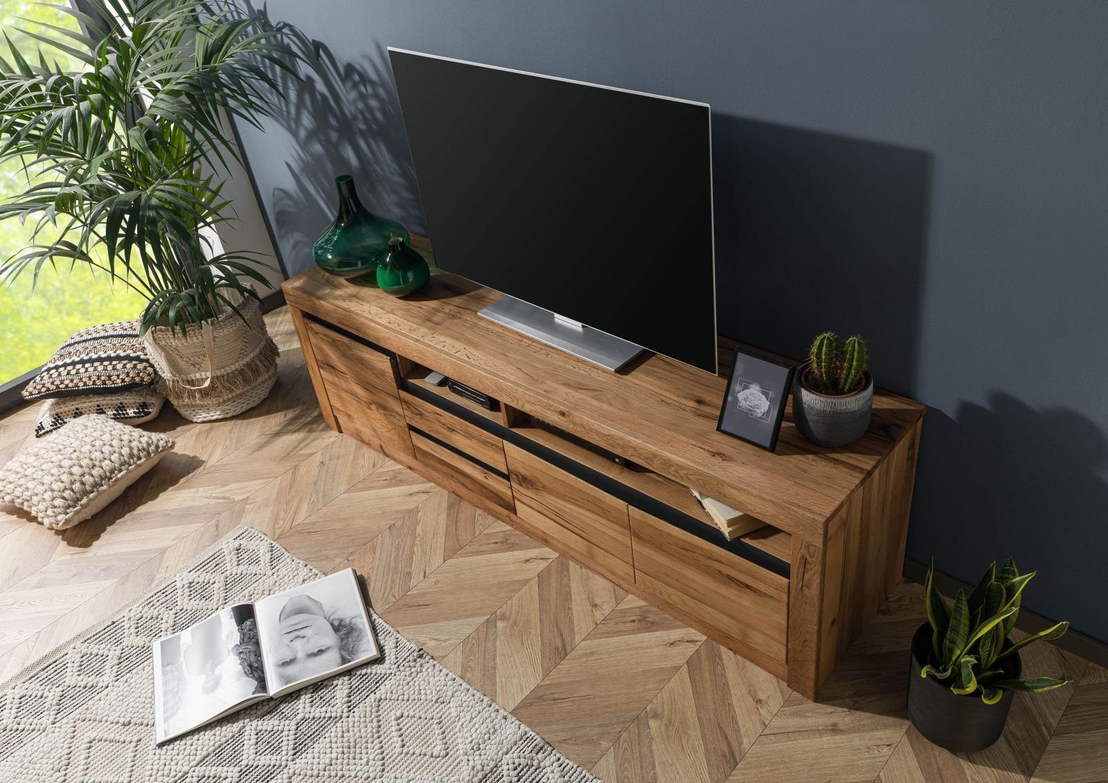 Massivmoebel24 TV-Board MONTREUX (Massivholz), TV-Board Wild-/ Zerreiche 185x45x55 Eiche natur geölt MONTREUX #130