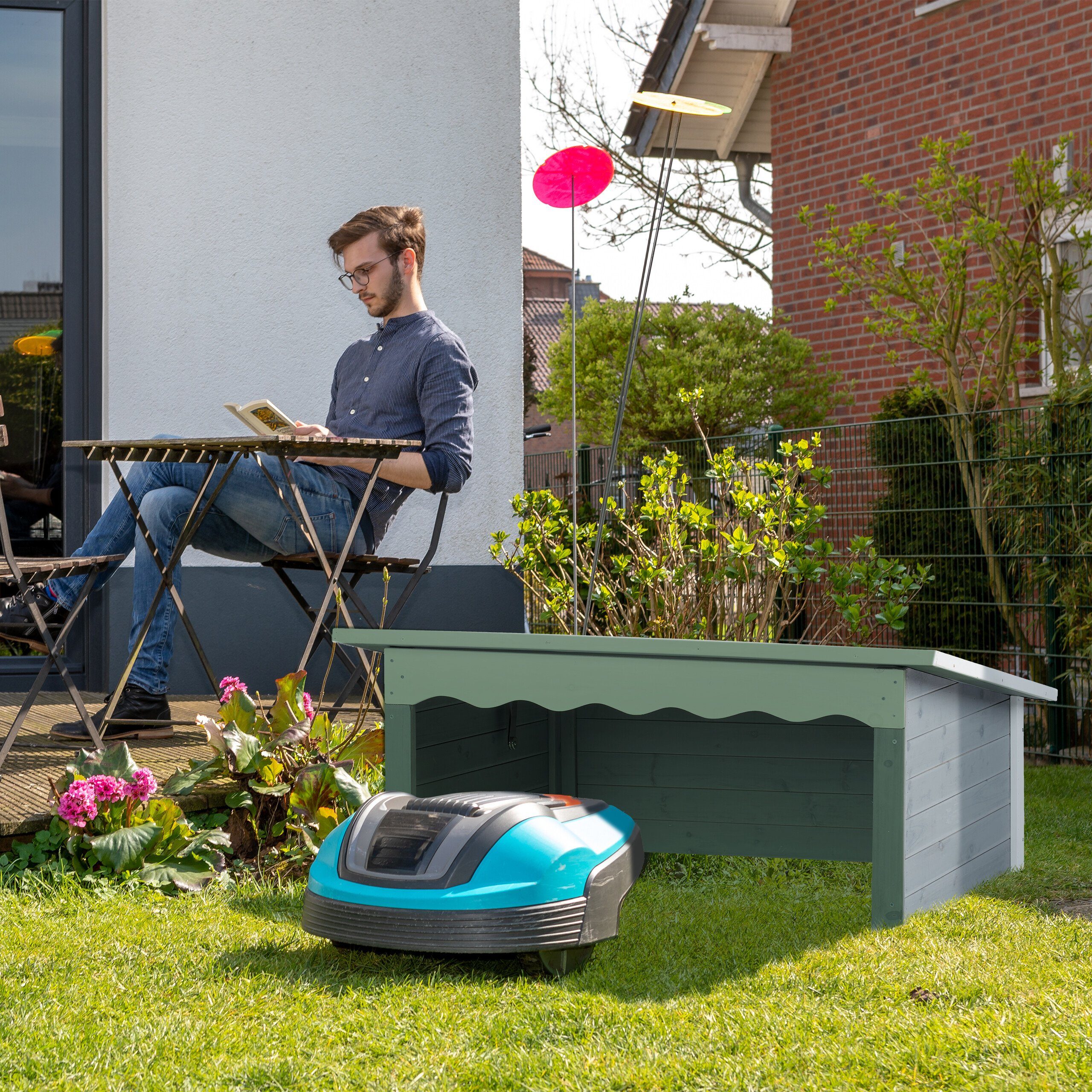 relaxdays Mähroboter-Garage Holz, BxTxH: 108x82x46 cm