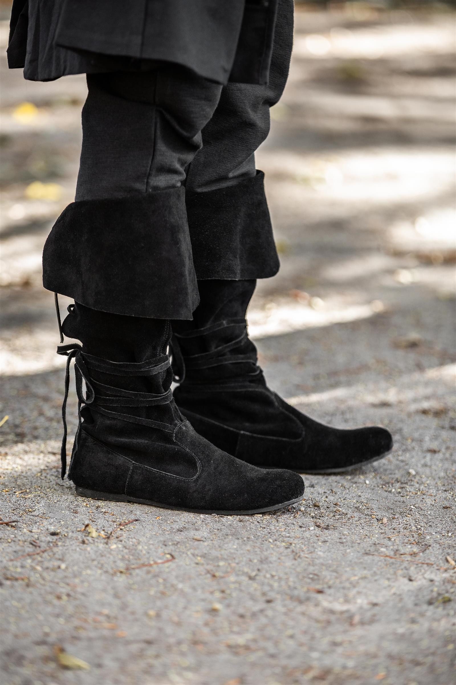 Leonardo Carbone Piraten-Kostüm Stiefel "Geoffrey" mit umgeschlagener Manschette, Schnürung hinten, robustes Wildleder