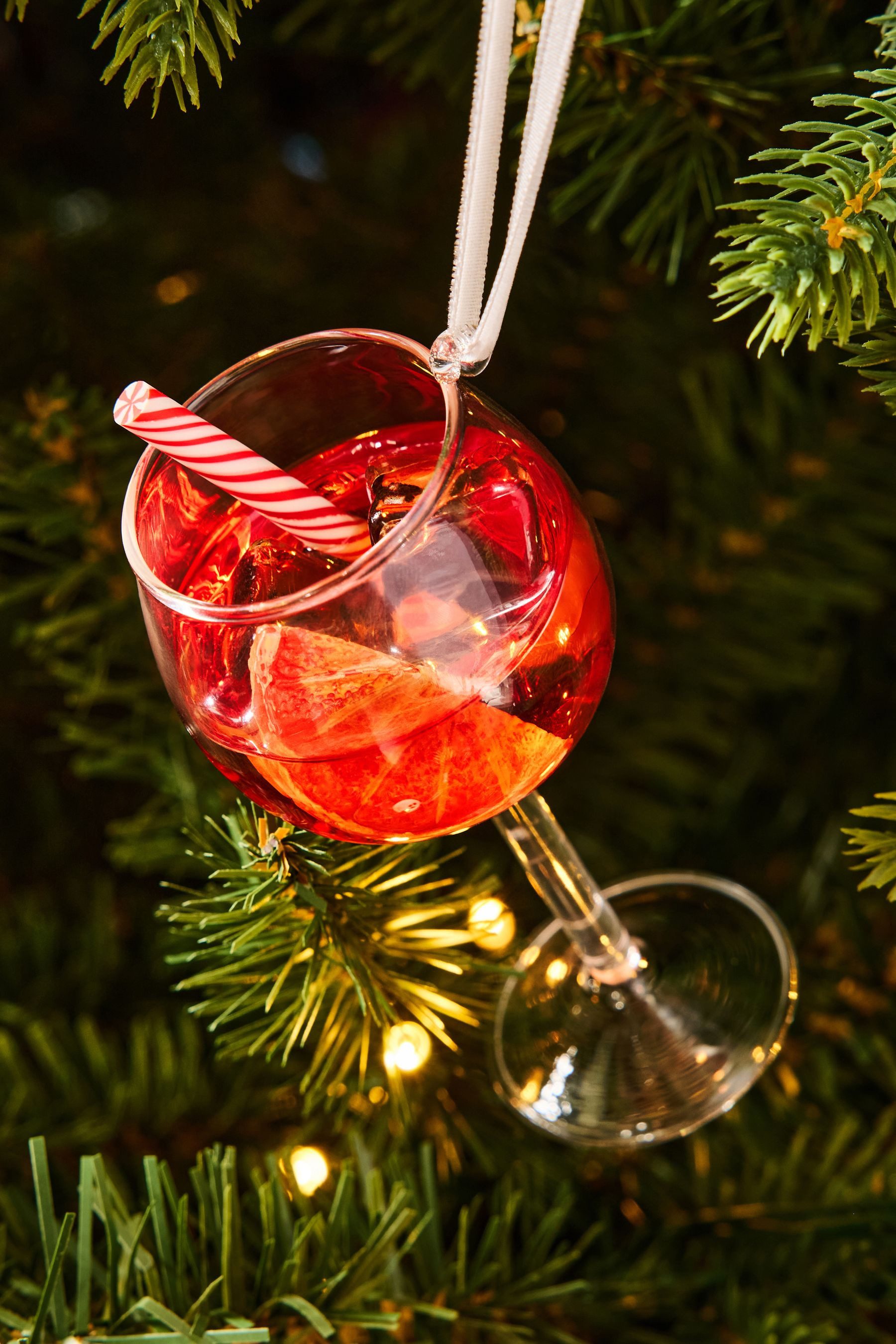 Next Dekokugel Set aus 6 Cocktailglas-Weihnachtskugeln günstig online kaufen