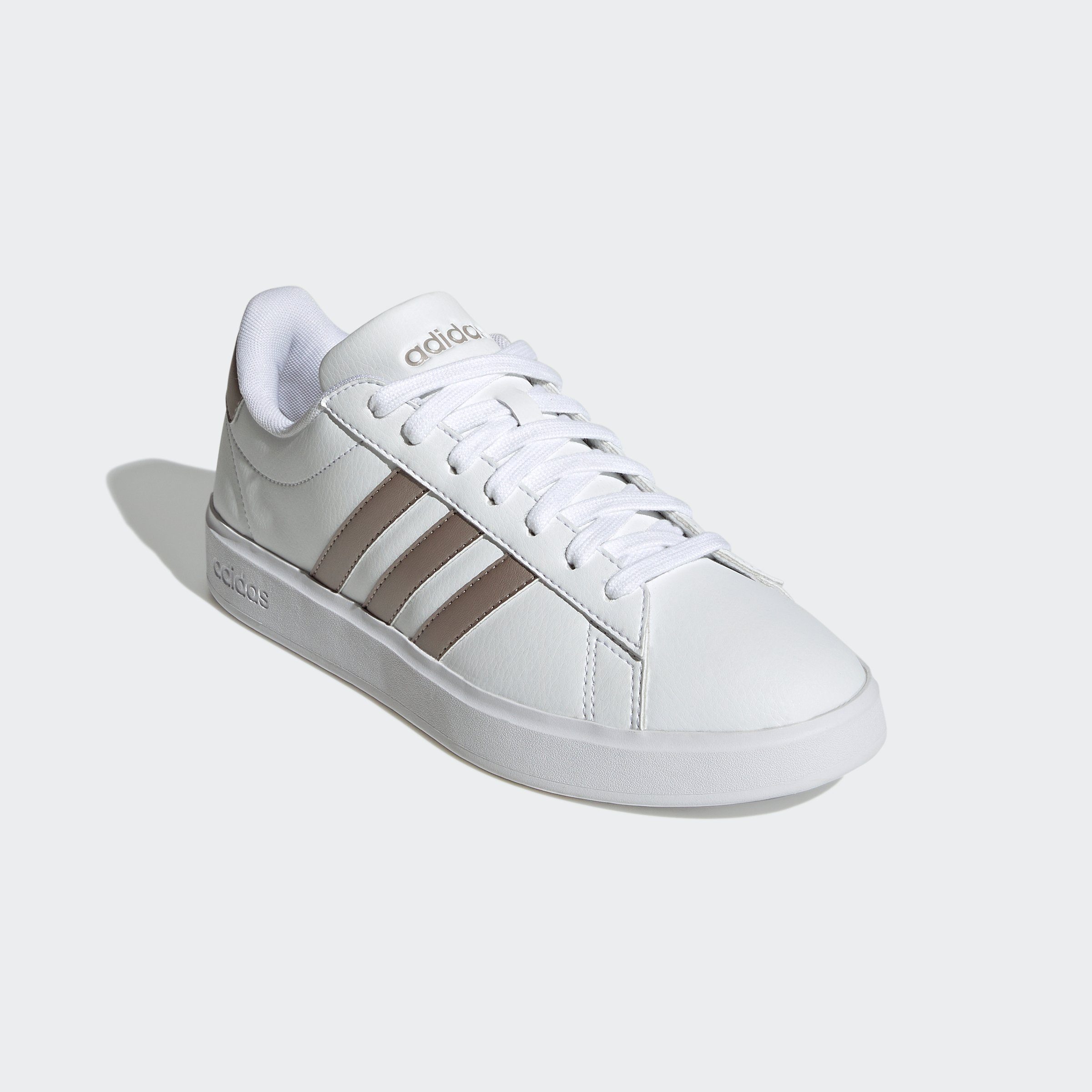 adidas Sportswear GRAND COURT CLOUDFOAM LIFESTYLE COURT COMFORT Sneaker Design auf den Spuren des adidas Superstar