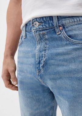 s.Oliver Jeansshorts Jeans-Shorts / Relaxed Fit / Mid Rise Waschung, Leder-Patch
