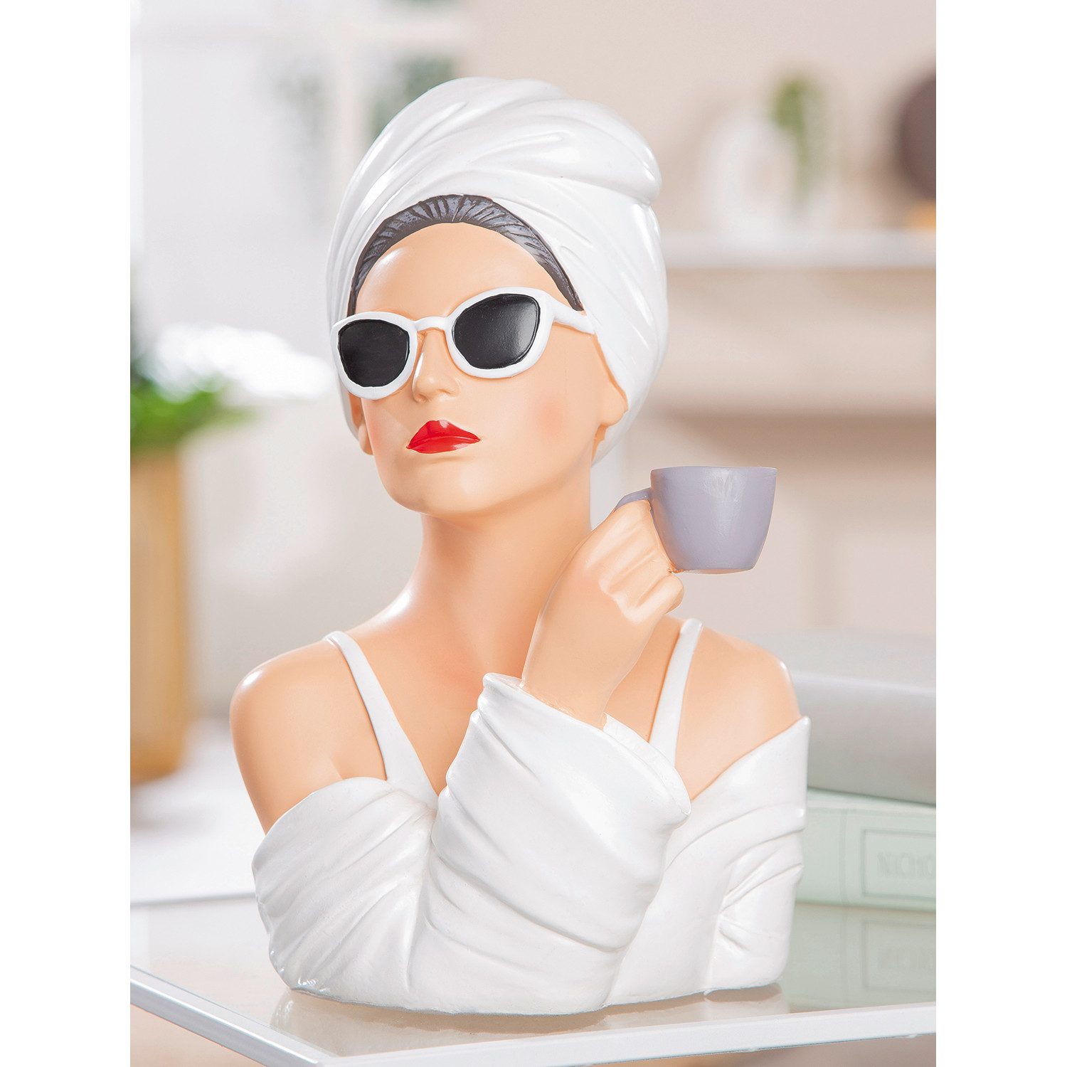 GILDE Dekofigur LADY AUDREY Figur - weiß - Kunstharz - Höhe 28cm x Breite 19cm (1x Figur, Figur - Schmuckfiguren), Dekofiguren - Figuren - Dekoobjekt