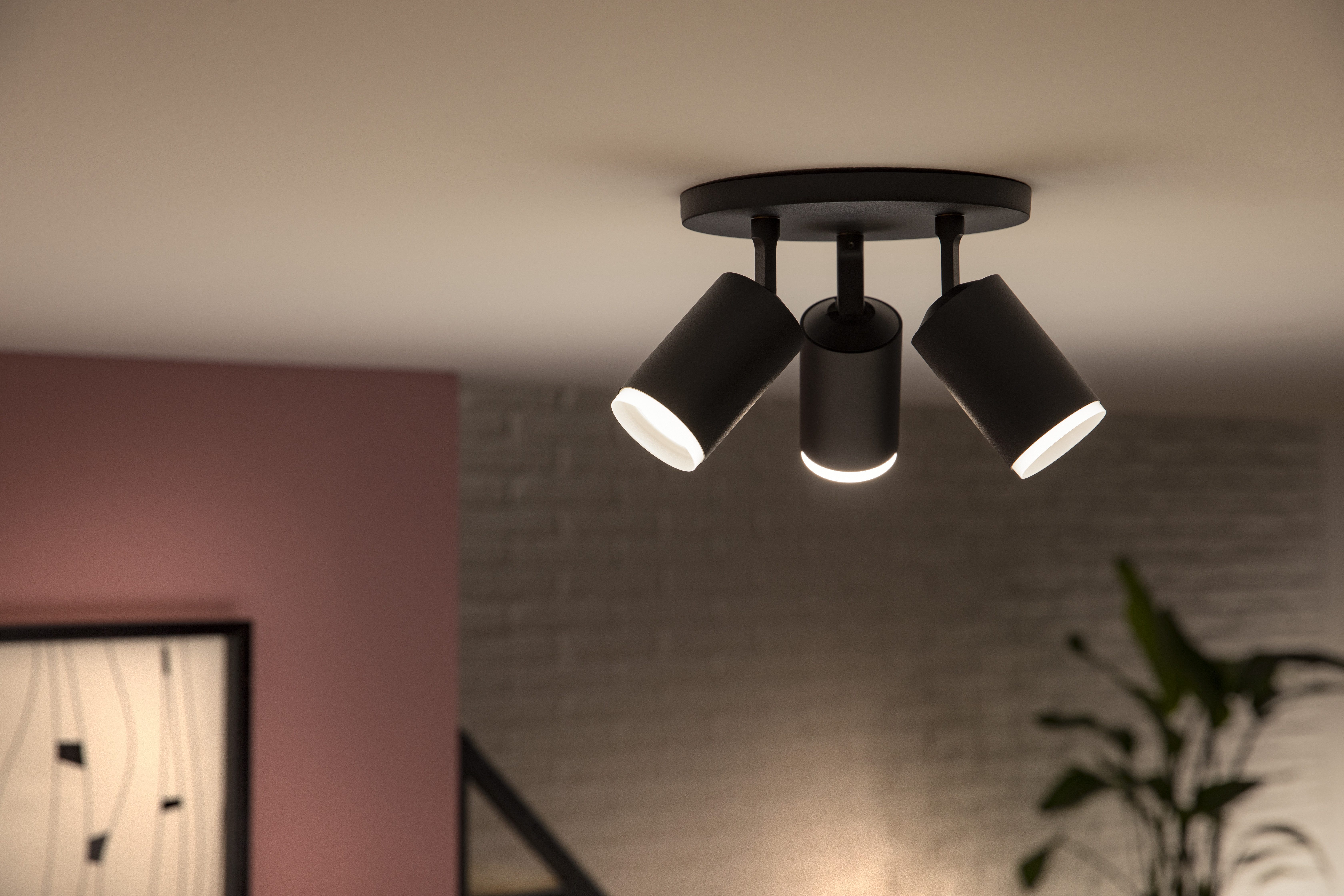 Philips Hue LED Deckenspot White & Color Ambiance Fugato 3er Aufbauspot, Abschaltautomatik, Bluetooth, CCT - über Fernbedienung, Dimmfunktion, Einschlafhilfe, Farbsteuerung, Farbwechsel, Memory, nach Trennung vom Netz, Nachtlichtfunktion, RGB, Smart Home, Timerfunktion, Weckerfunktion, dimmbar über Fernbedienung, mehrere Helligkeitsstufen, LED wechselbar, Farbwechsler, RGB, warmweiß - kaltweiß, Steuerbar per App und Stimme, Smart Home fähig, Farbfähig und Weißtöne