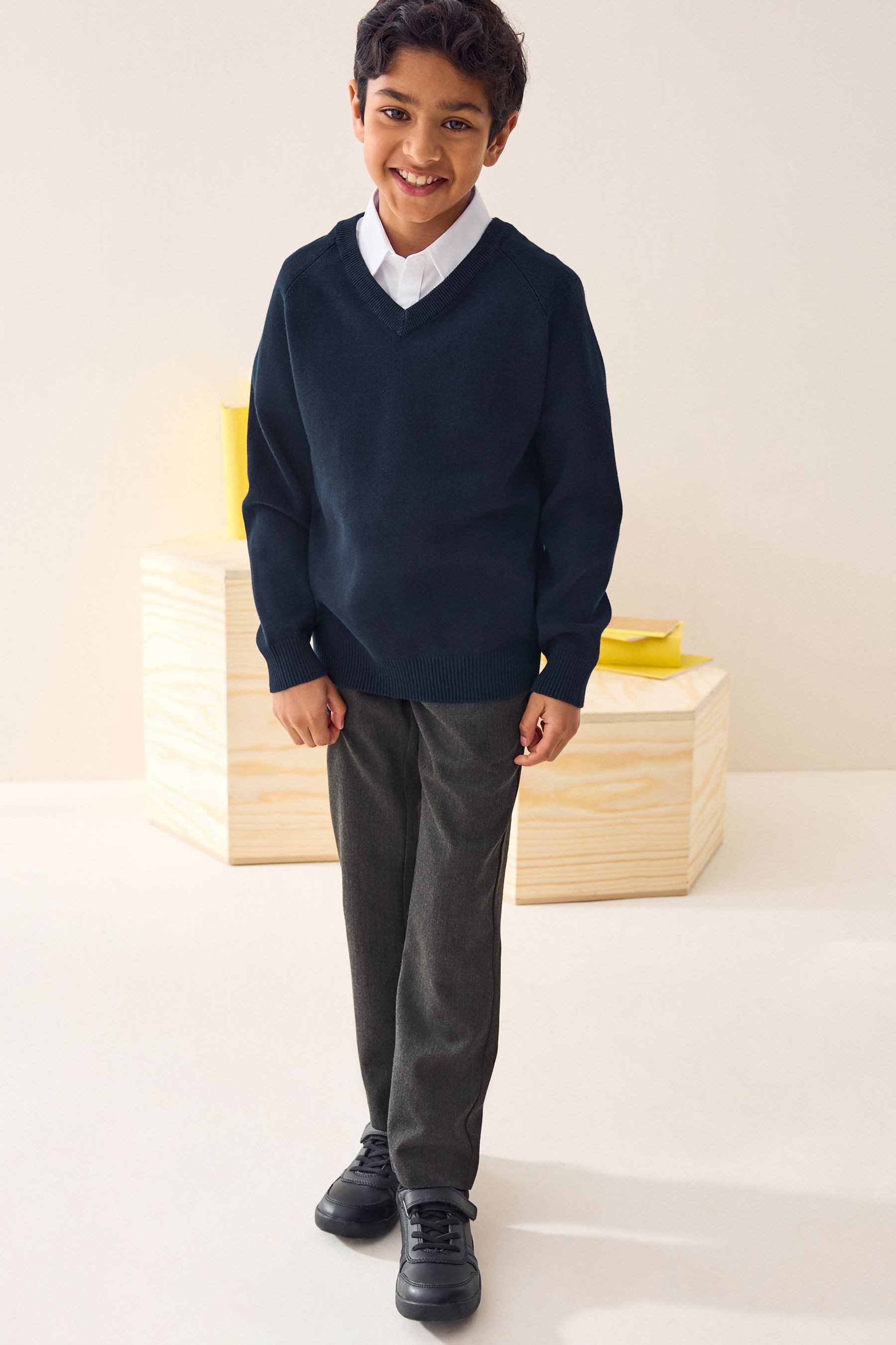 Next V-Ausschnitt-Pullover Schul-Strickpullover mit V-Ausschnitt (1-tlg)