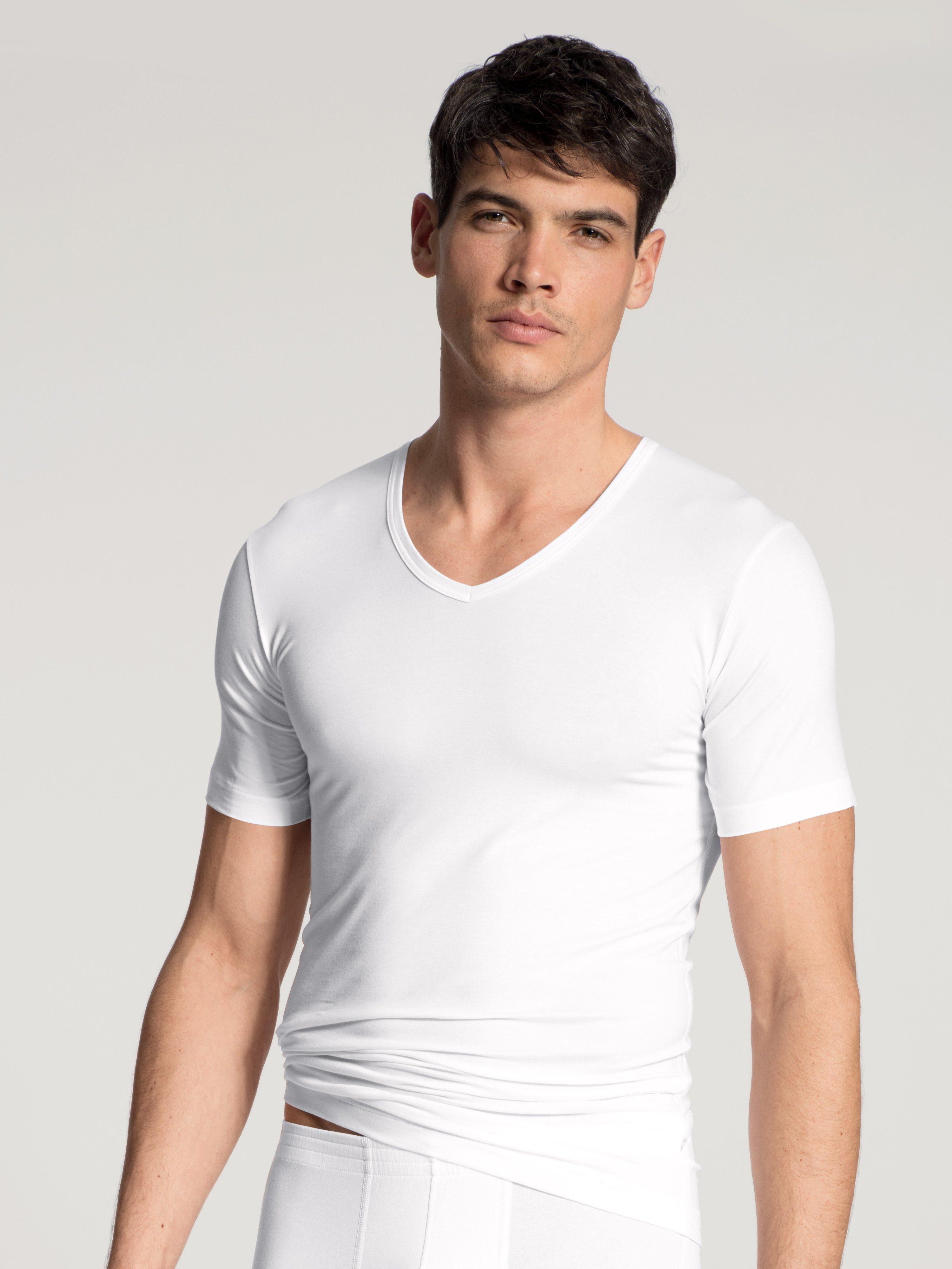CALIDA Kurzarmshirt Focus V-Ausschnitt, Single Jersey, flache Nähte, elastisch, weich