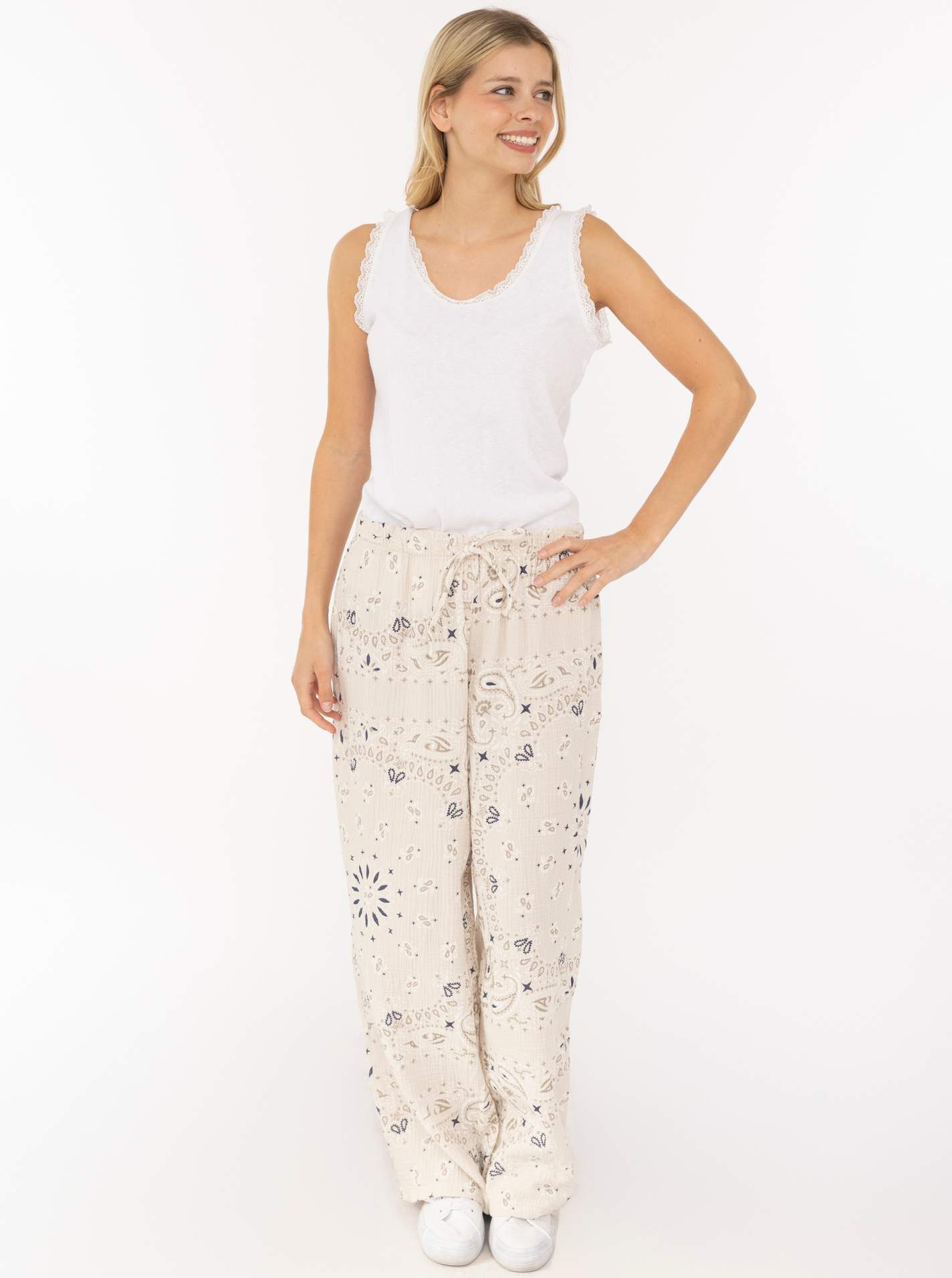 Zwillingsherz Stoffhose "Paisley Dreams" Paisley Muster, elastischer Bund mit Kordel, Musselin