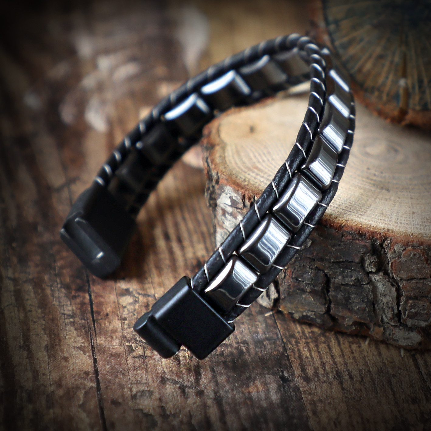 NAHLE Lederarmband Lederarmband Hämatit Armband (1-tlg), aus Echtleder, mit Magnetverschluss für ein sicheres verschließen
