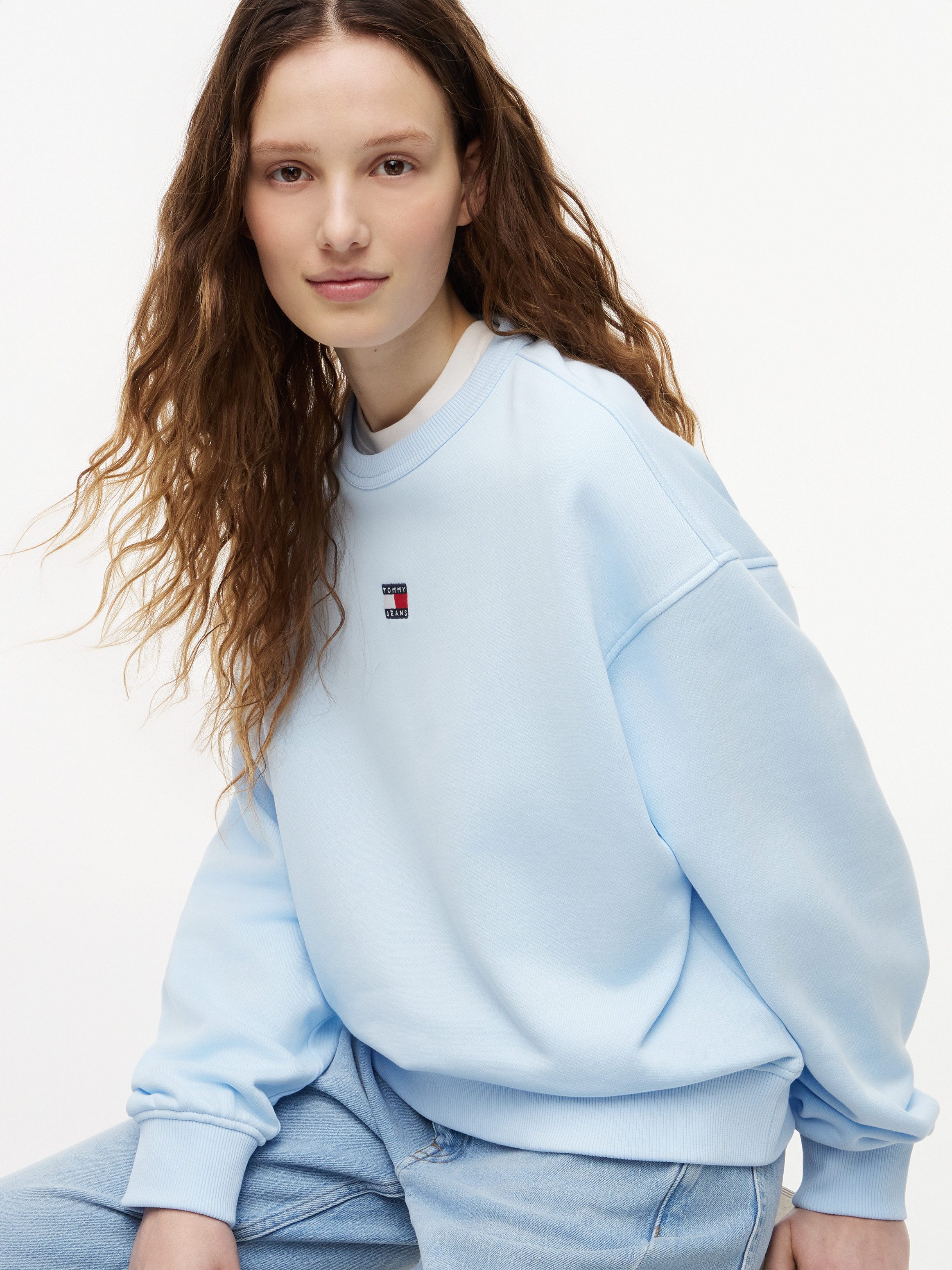 Tommy Jeans Kapuzensweatshirt TJW BXY BADGE CREW EXT Baumwolle, Kängurutasche
