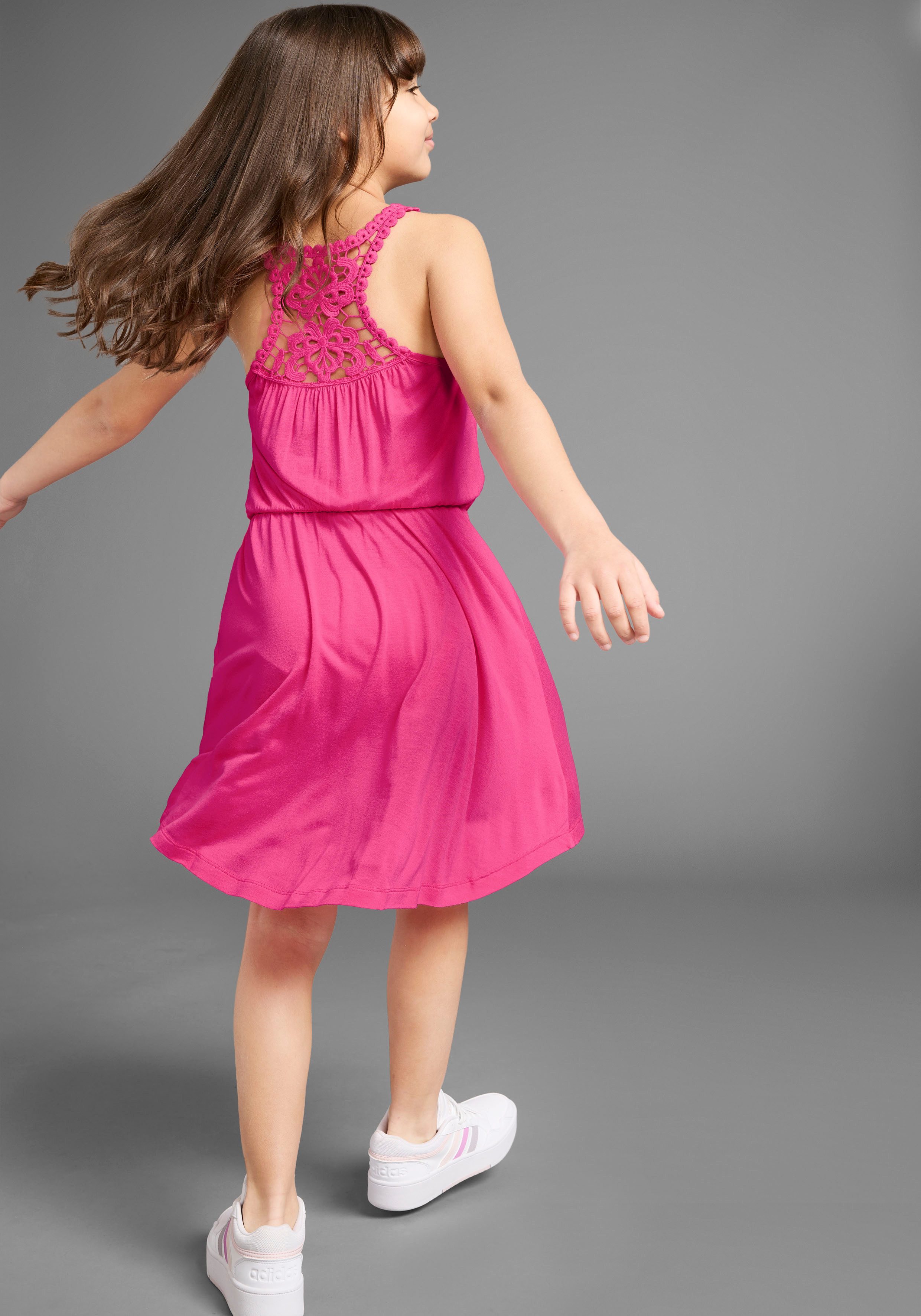 KIDSWORLD Jerseykleid mit aufwendiger Spitze im Rücken Weich fallendes Viskosekleid