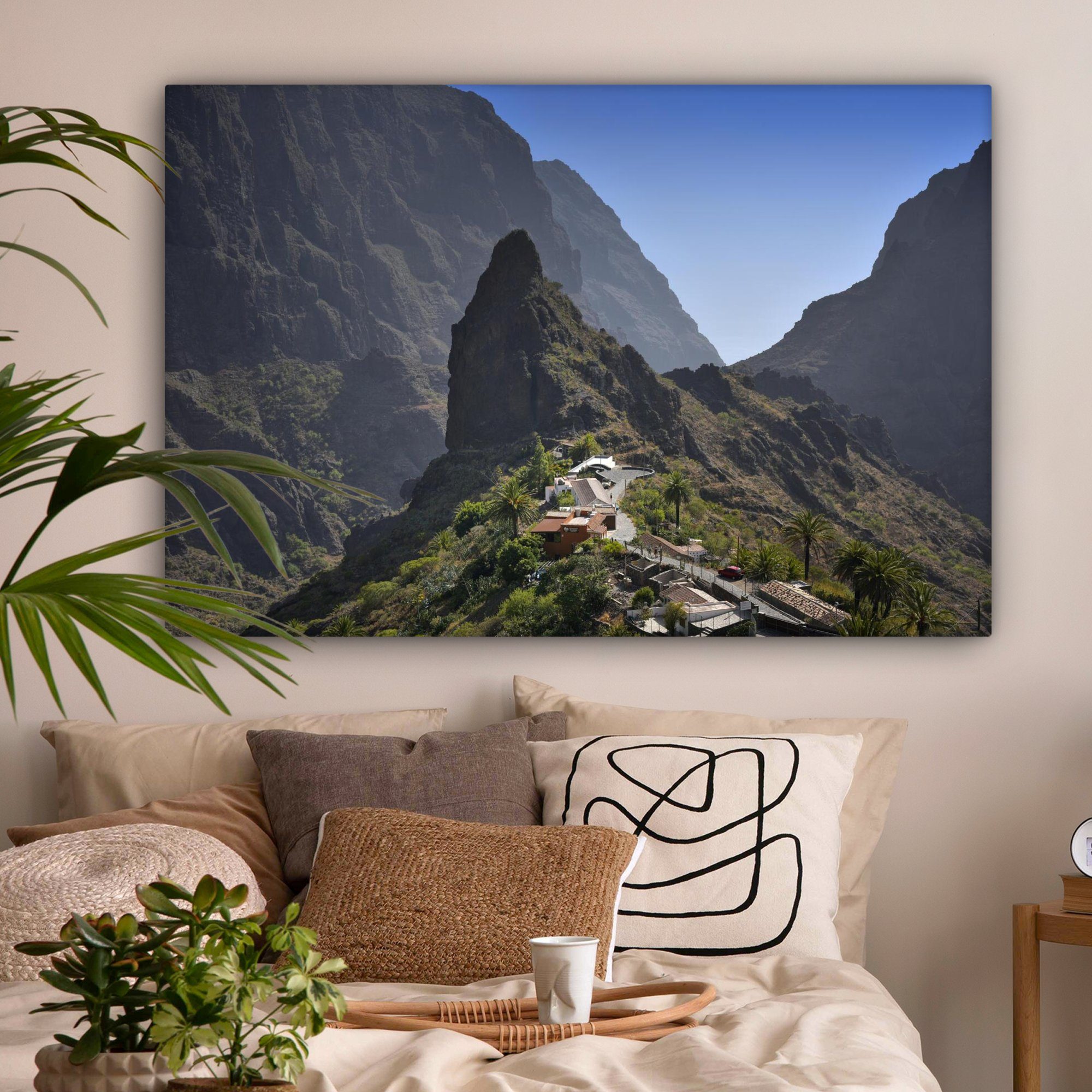 alle Leinwandbild und (1 Bergdorf Gemälde, Wohnbereiche, XXL, 120x80 Blick cm OneMillionCanvasses® Teneriffa Wandbild großes, auf Spanien, für St), Berge