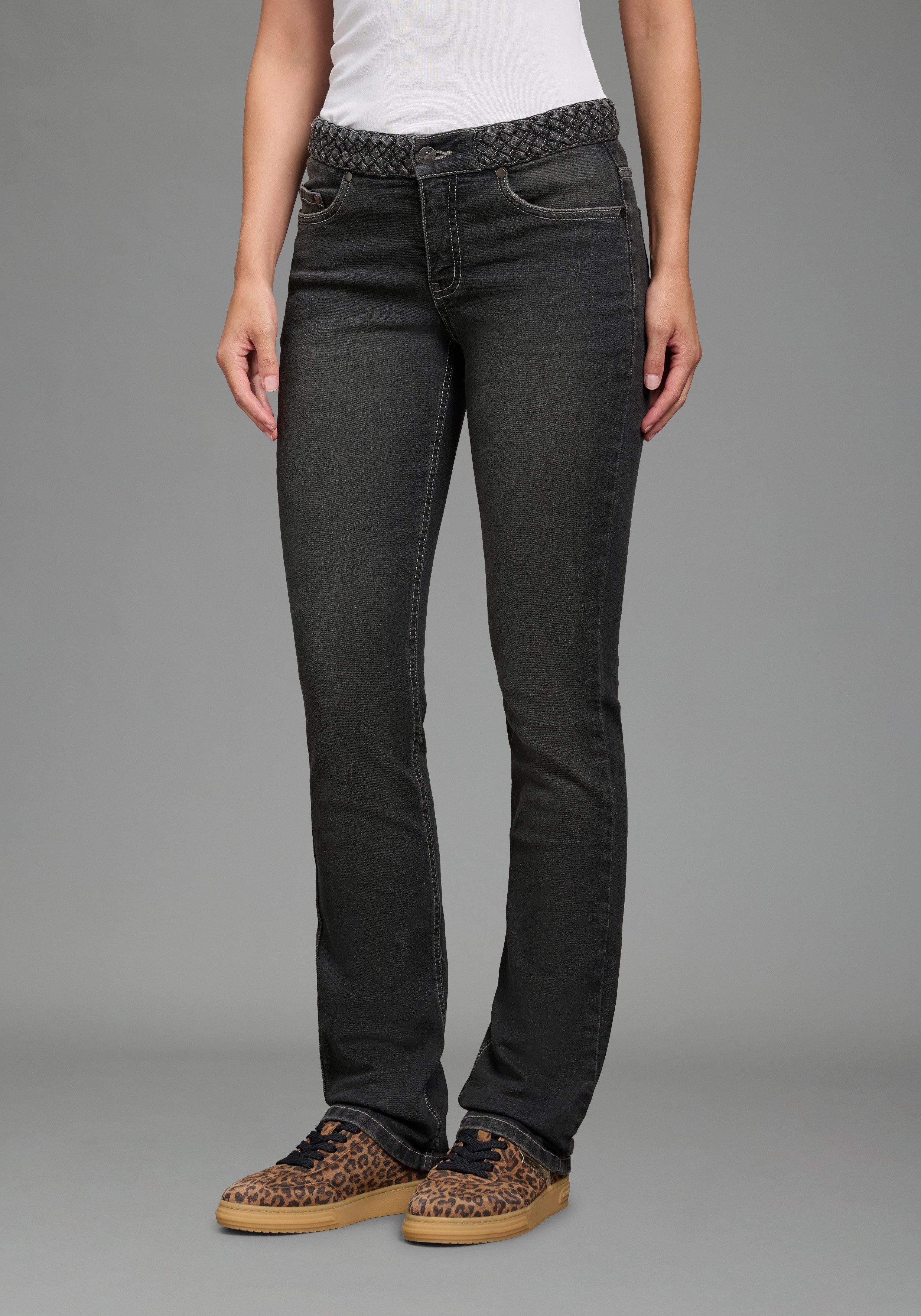Arizona Gerade Jeans mit Jeansgürteloptik Straight-Fit, gerader Beinverlauf, normale Leibhöhe. € 49,99, (€ 49,99 pro 1 Stk).
