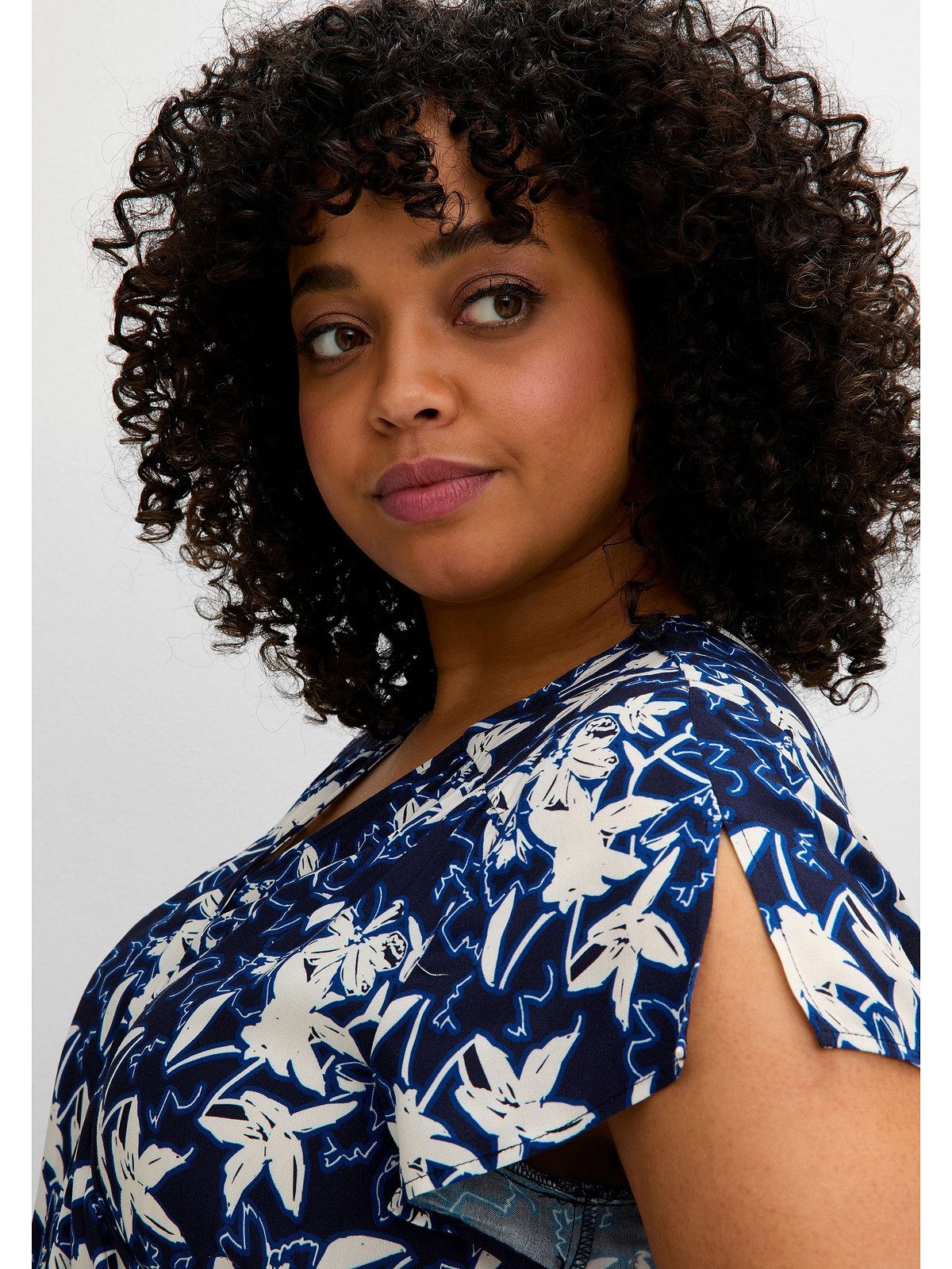 Sheego Druckkleid Große Größen in Wickeloptik, mit Alloverdruck