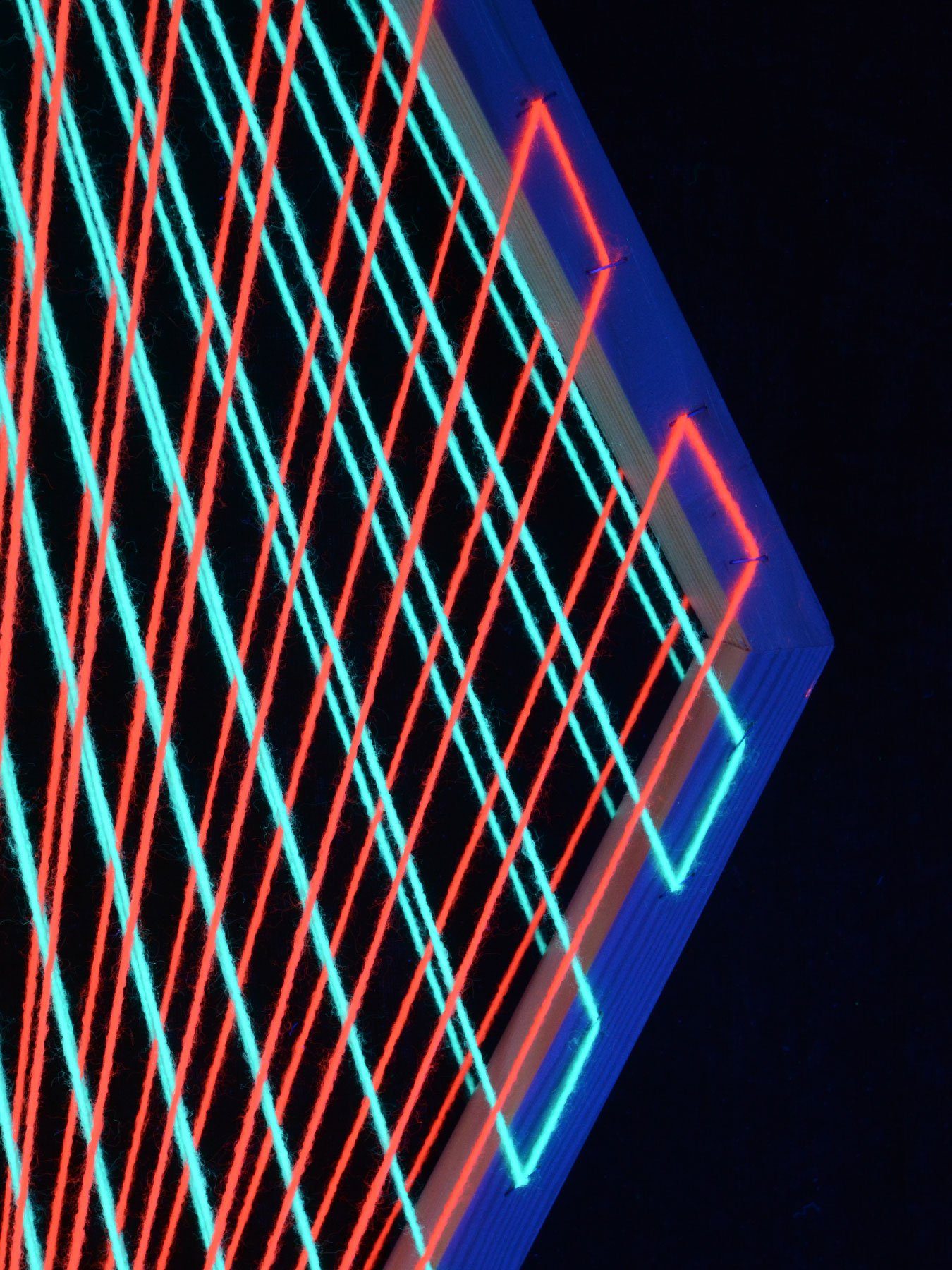 PSYWORK Dekoobjekt Schwarzlicht 3D UV-aktiv, Colors "Neon leuchtet Schwarzlicht 88x53cm, StringArt unter II", Raute Gradient