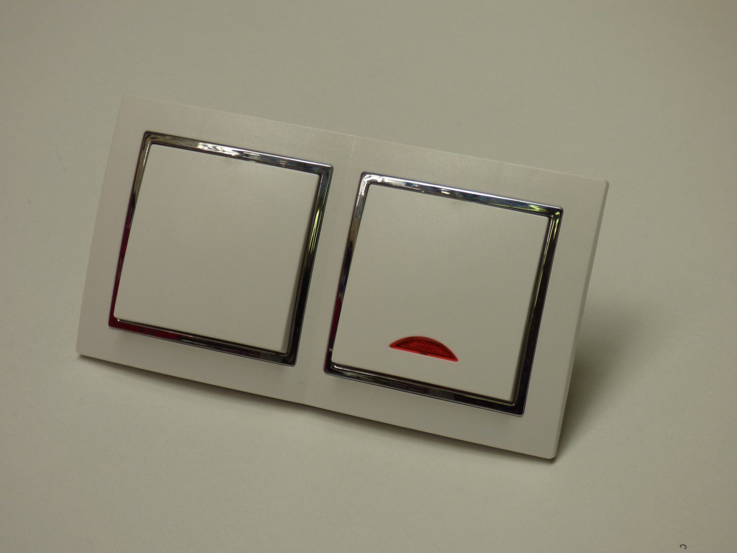 Lichtideen Schalter 9501 Levina S 2-er 1 x Wechsel Schalter 1 x Kontrollsch. silb.Rand (Taster, Schalter, Anennendose, Steckdose mit USB lieferbar)