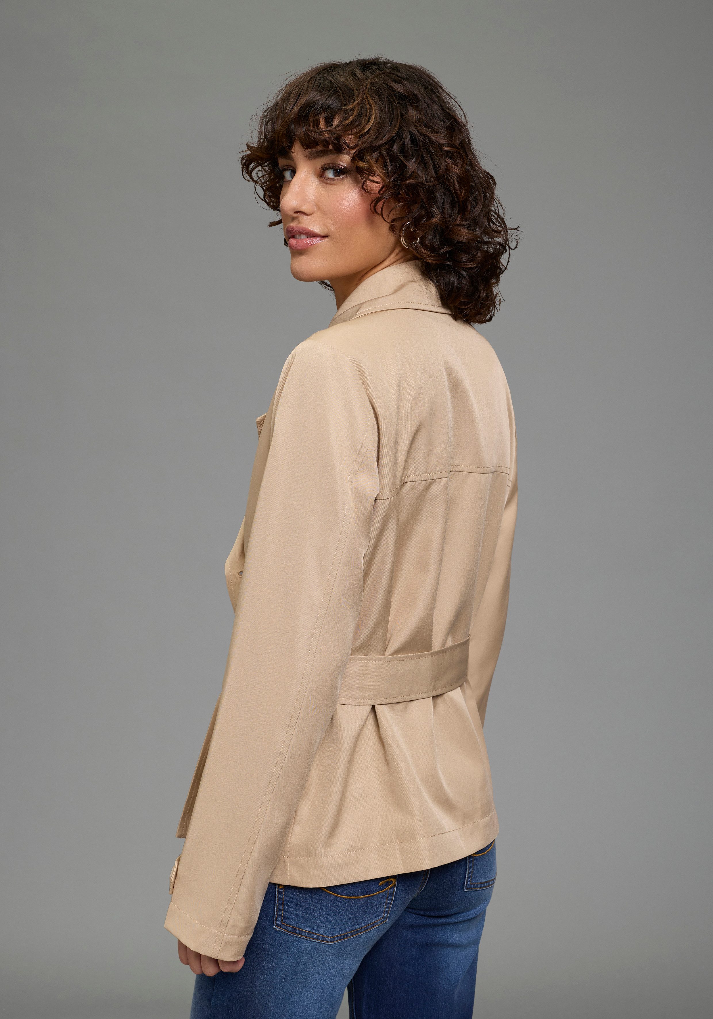 Laura Scott Kurzjacke kurzer Trenchcoat, Übergangsjacke, zweireihiger Verschluss – Bild 2 von 5