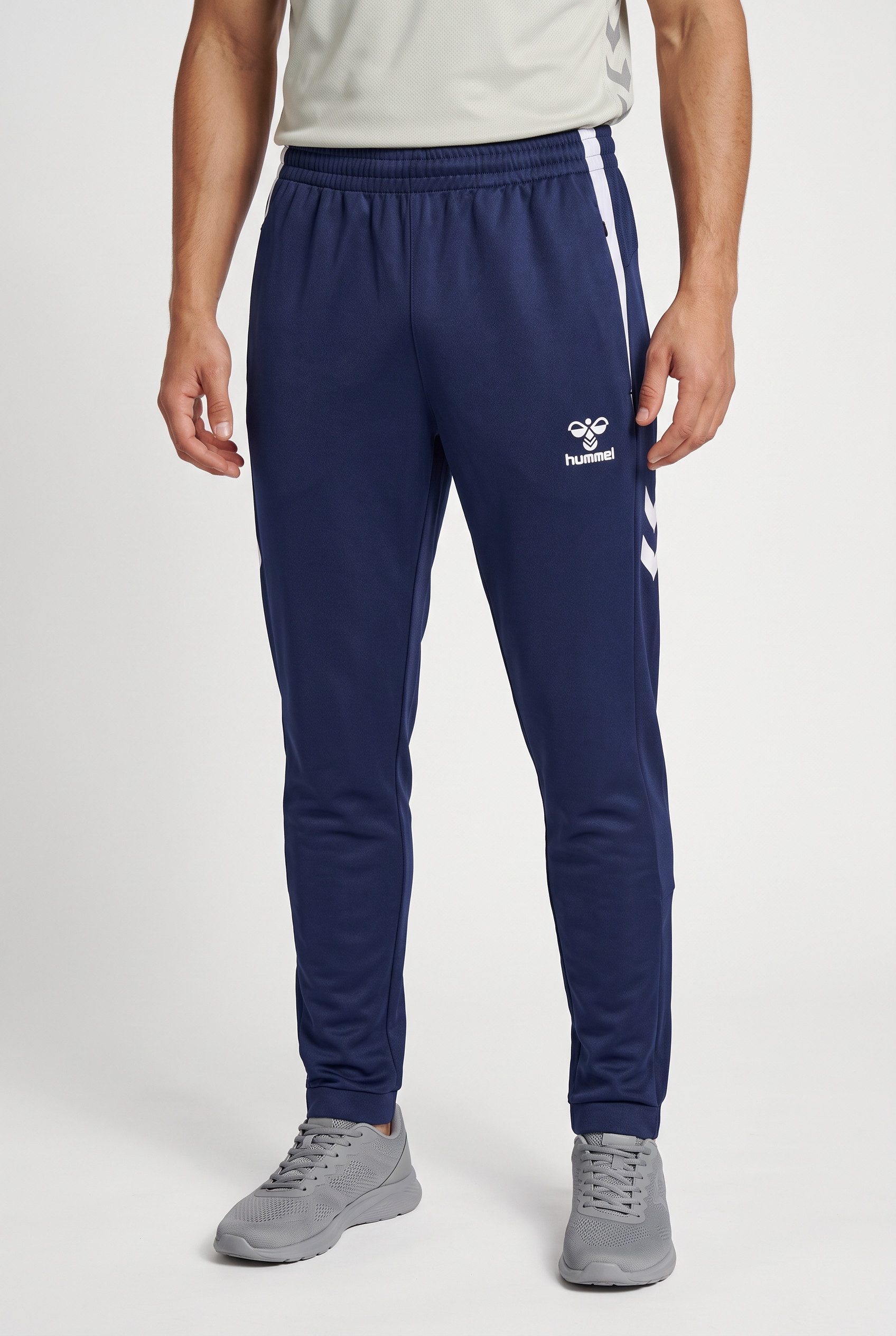 hummel Trainingshose HMLLEAD 2.0 TRACK PANTS aus Polyester, atmungsaktiv, mit verstellbarer Zugschnur im Bund