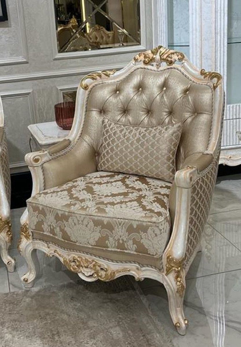 Casa Padrino Sessel Luxus Barock Wohnzimmer Sessel Gold / Weiß / Gold - Handgefertigter Barockstil Sessel mit elegantem Muster und dekorativem Kissen - Barock Wohnzimmer Möbel