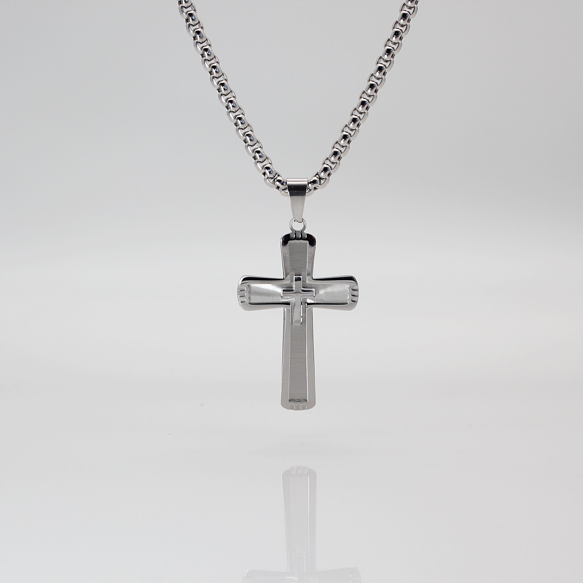 ELLAWIL Kreuzkette Edelstahlkette Kette mit Jesus Kreuz Anhänger Halskette Kreuzschmuck (Kettenlänge 54 cm, Edelstahl), inklusive Geschenkschachtel