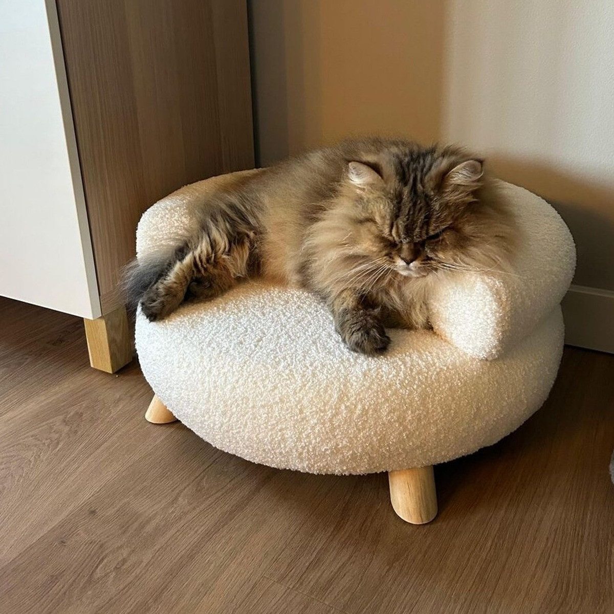 Flamingo Tierbett Hundesofa Deteno rund weiß