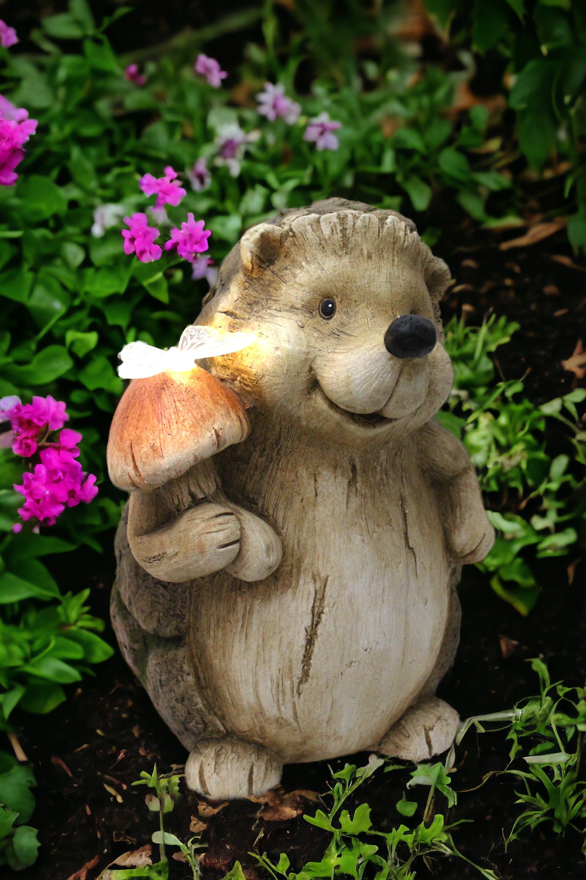 Arnusa Gartenfigur Solarlampe Igel mit Schmetterling Holzoptik Gartendeko 33,5 cm groß, (33,5 x 26 x 24 cm), mit Solarbeleuchtung, 3 Kg