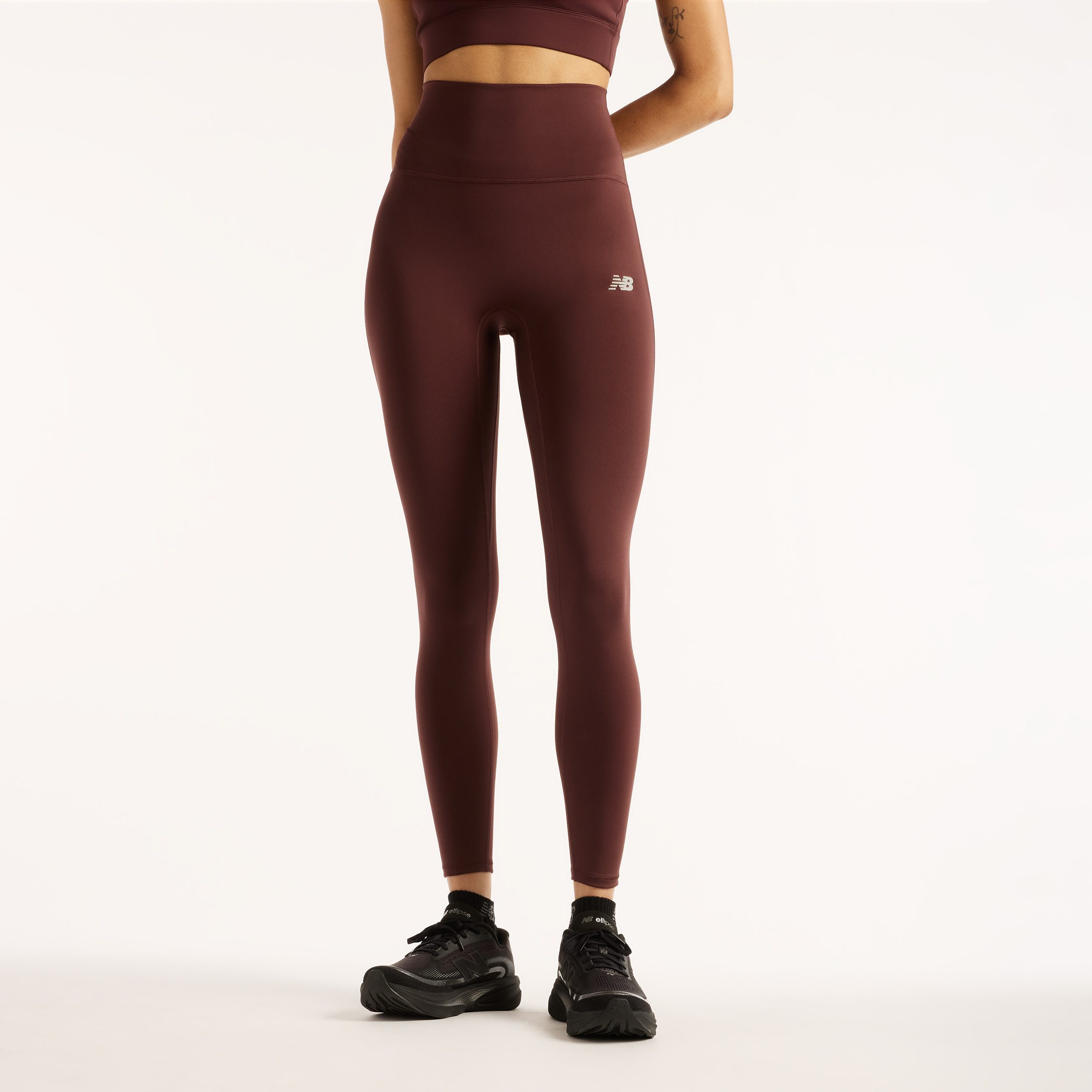 New Balance Trainingstights NB ESSENTIAL HIGH RISE LEGGING 25” aus Polyester und Elasthan, bequeme Passform, hoher Bund