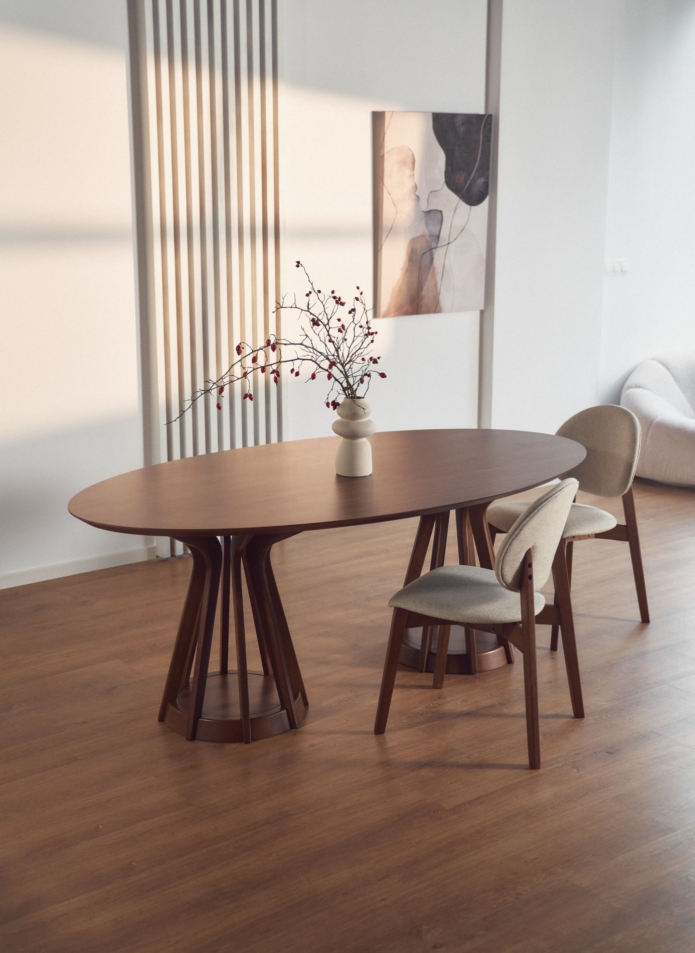 Selsey Esstisch Stenne, 200x110 cm, oval, MDF mit Nussbaumfurnier, Beine aus Kautschukholz