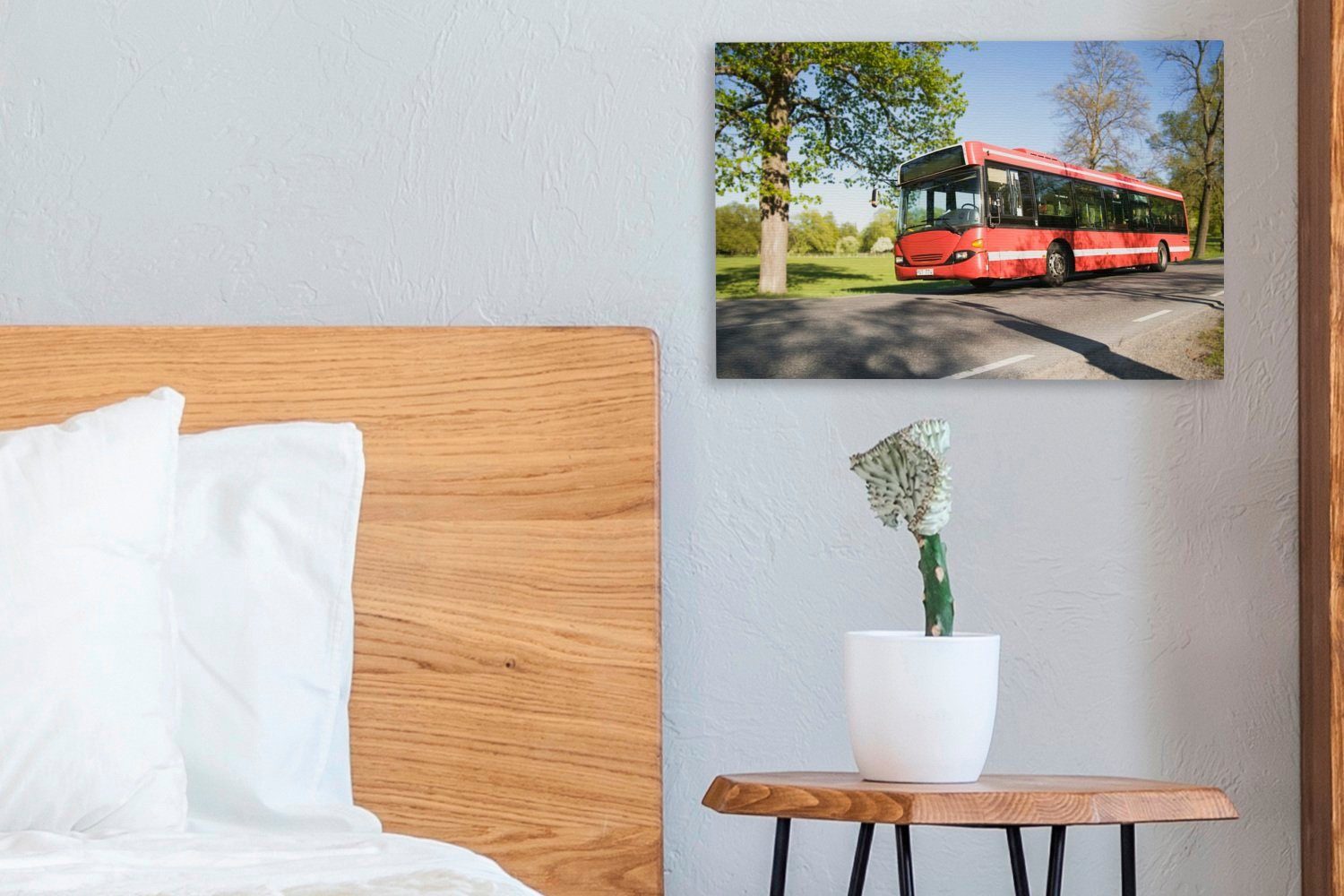 OneMillionCanvasses® Leinwandbild St), Wandbild Seitenansicht Busses, Leinwandbilder, Wanddeko, (1 cm Eine 30x20 fahrenden eines Aufhängefertig