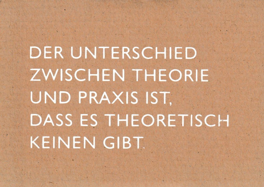 Postkarte Pappcard- "Der Unterschied zwischen Theorie und Praxis ist, dass ..."